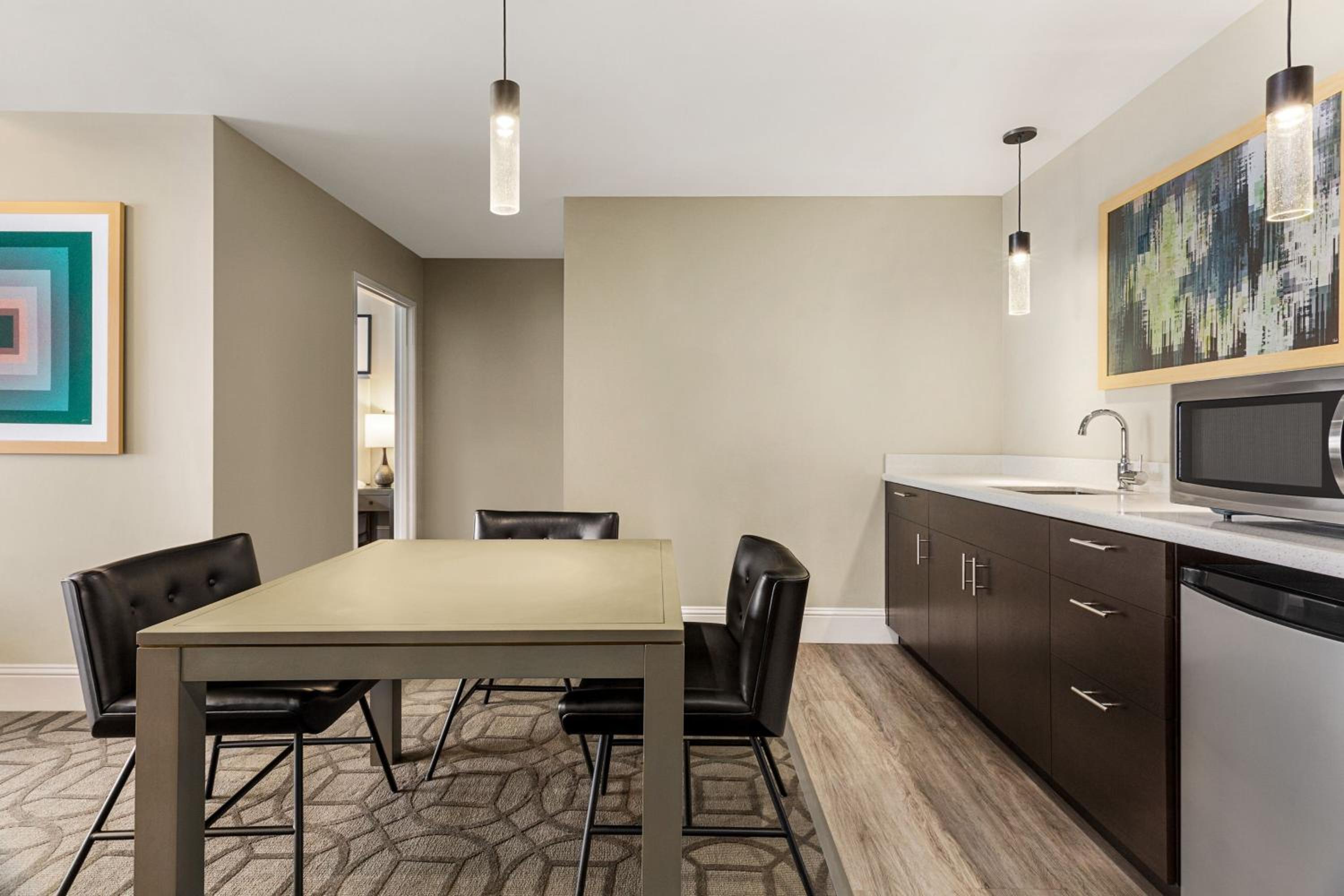 One-Bedroom Premium King Suite