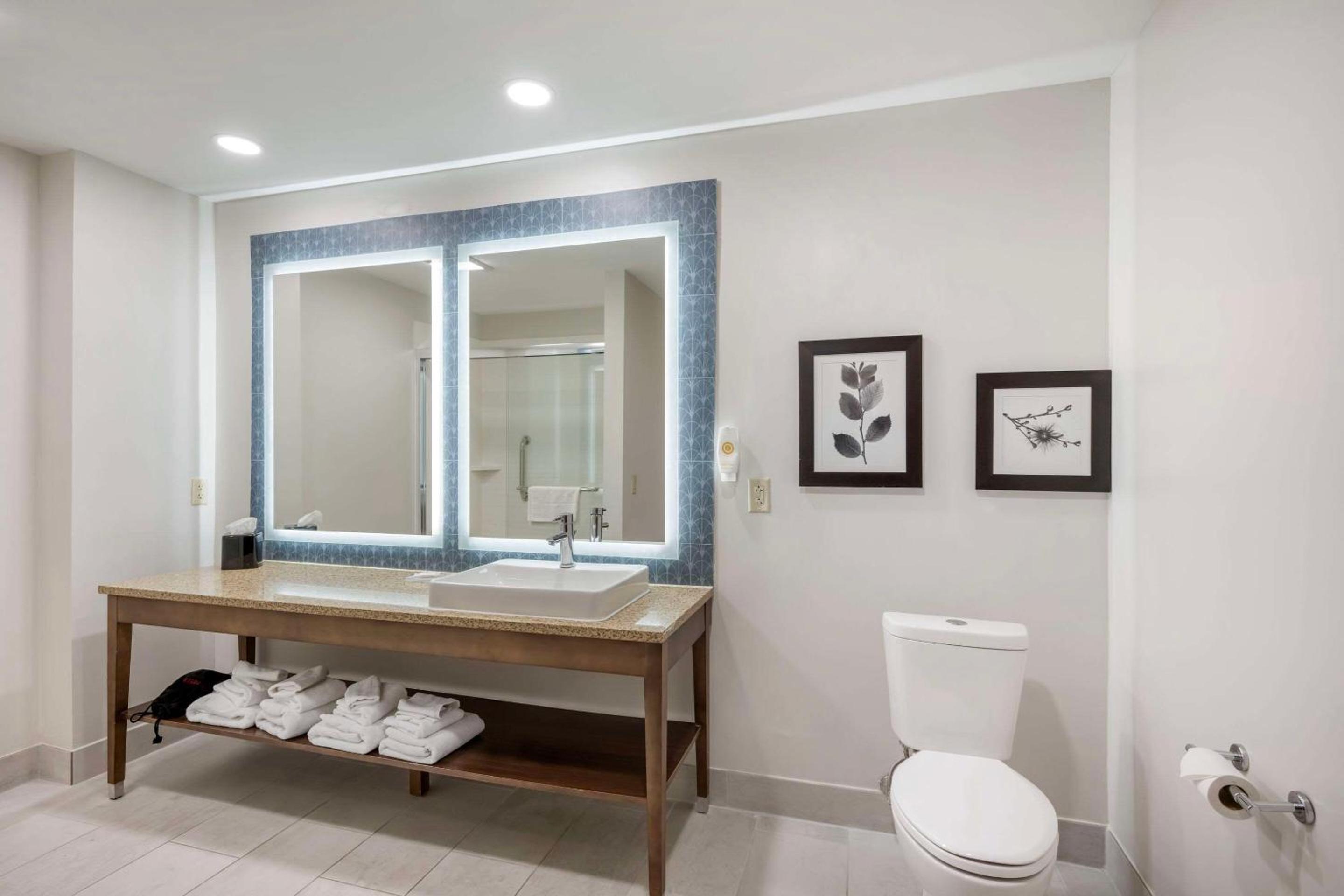 Queen Suite with Two Queen Beds and Sofa Bed - Non-Smoking