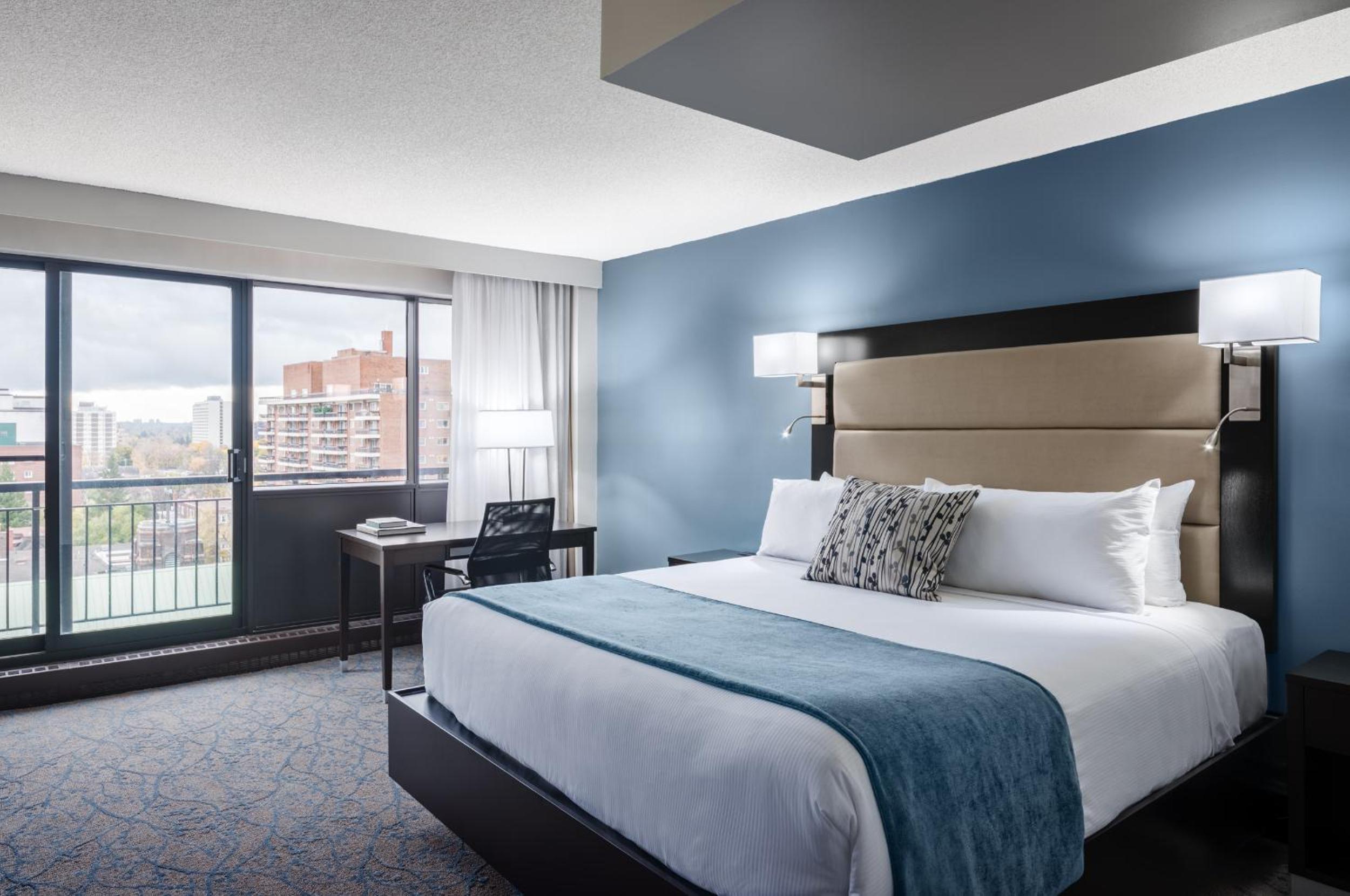 Bachelor Suite with One King Bed