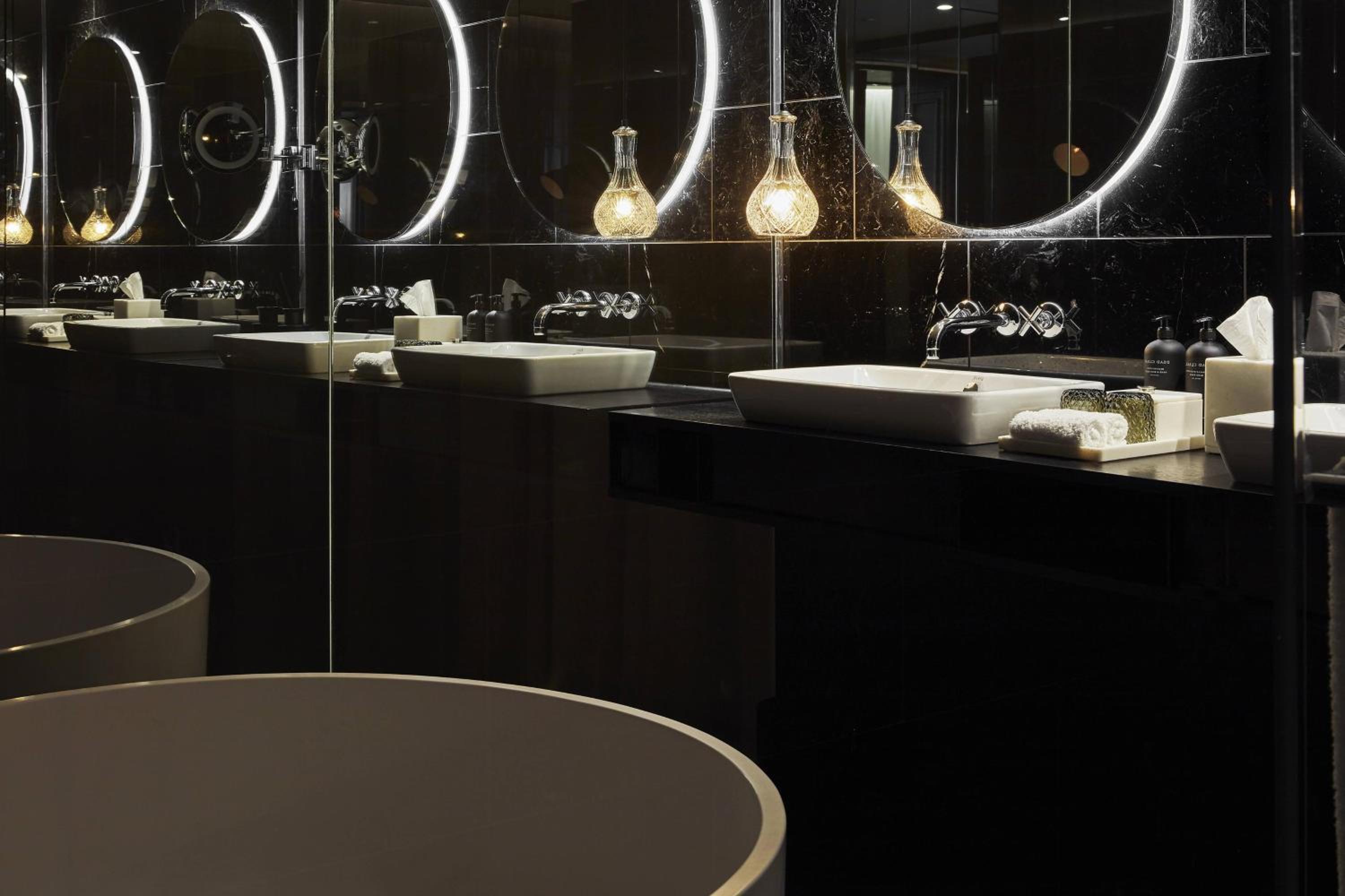Executive Suite, Suite, 1 King