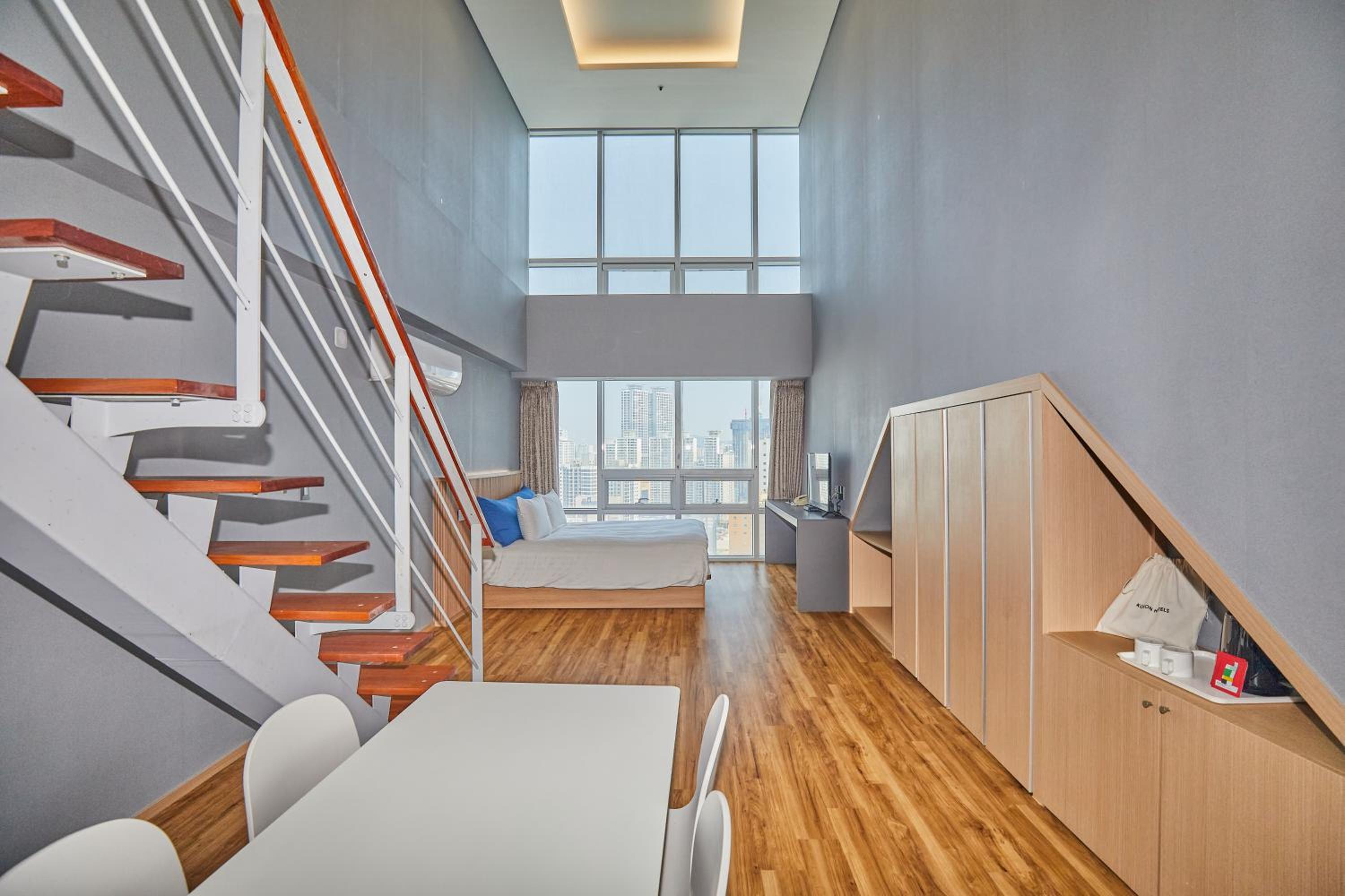 Parlor Suite with City View