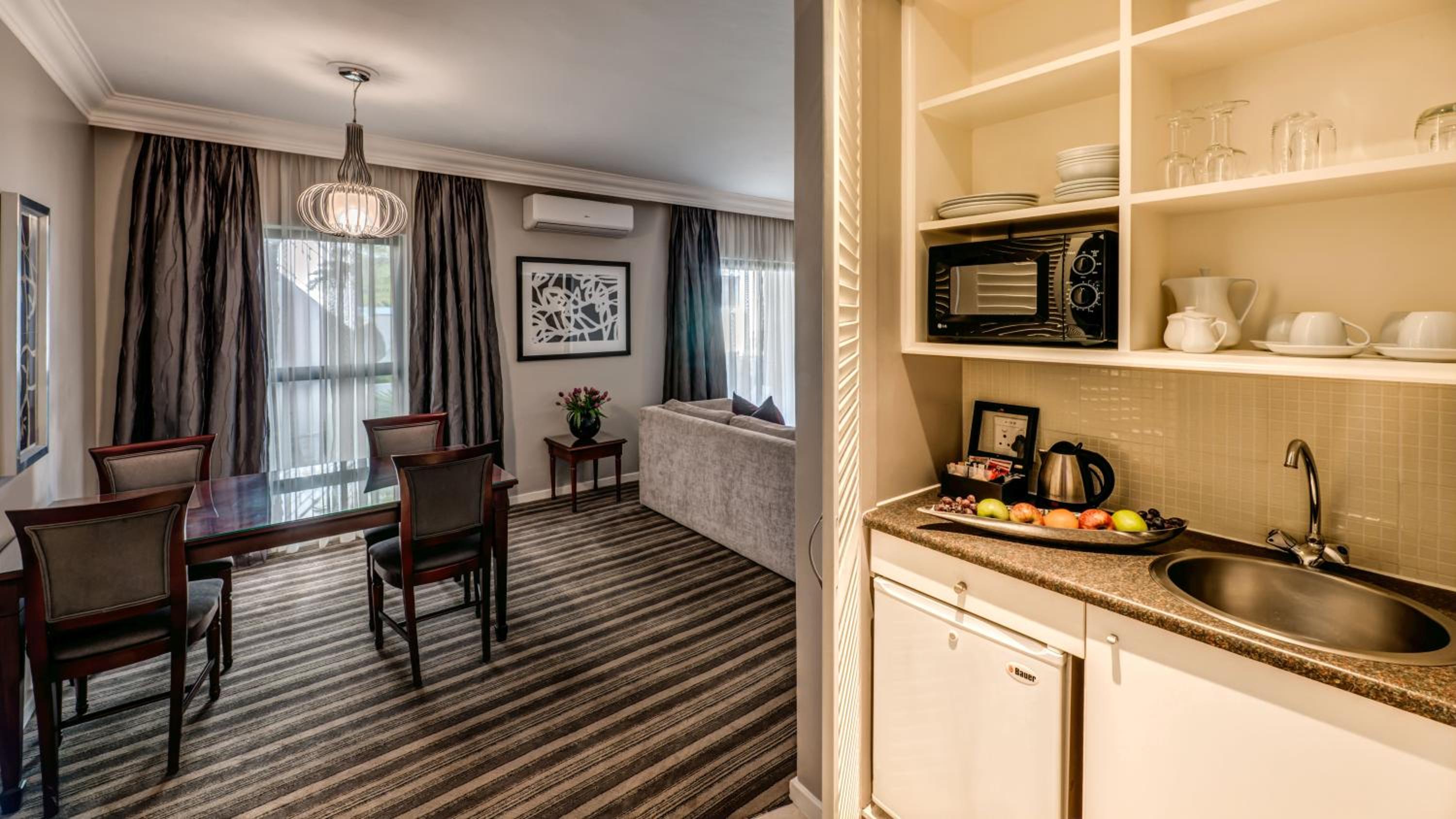 1 Bedroom Suite Queen Non-Smoking