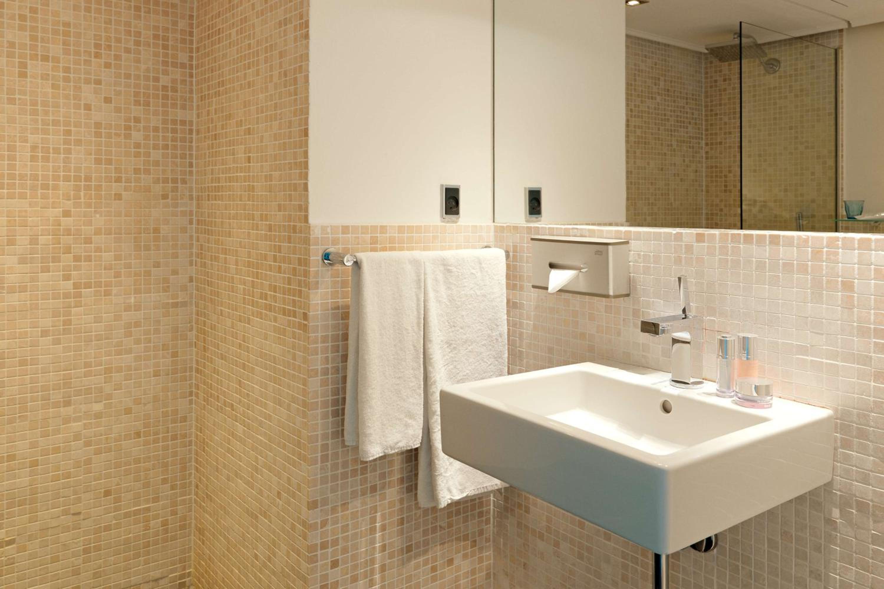 Deluxe Suite with Sea View