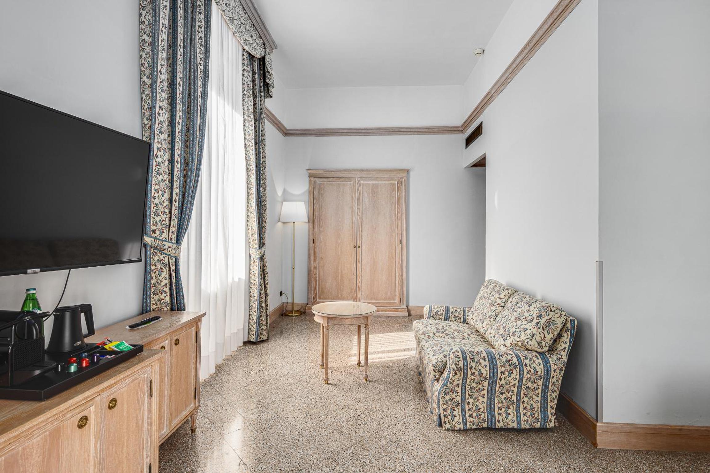 Junior Suite with Balcony Sea View