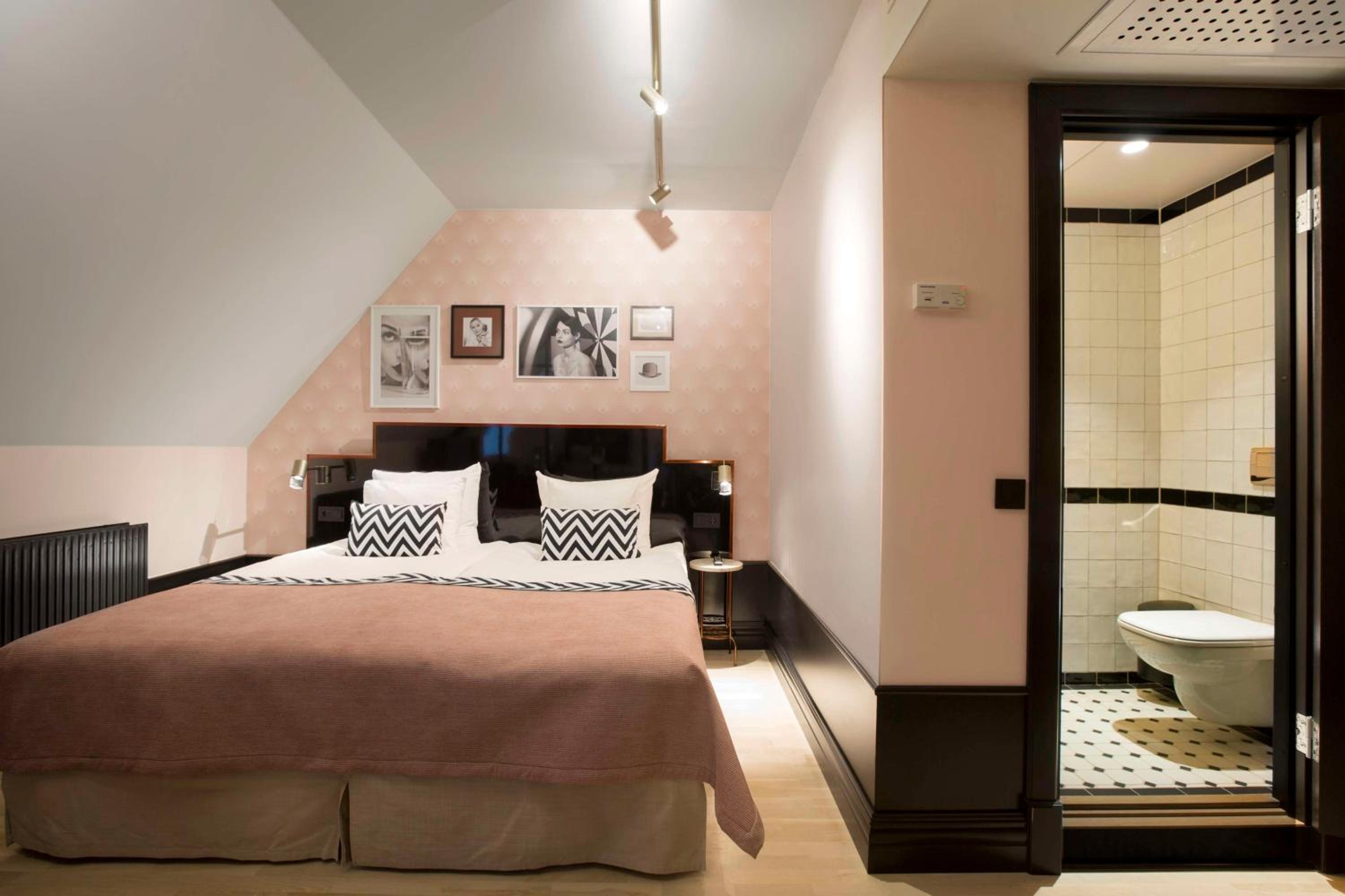 Master King Suite