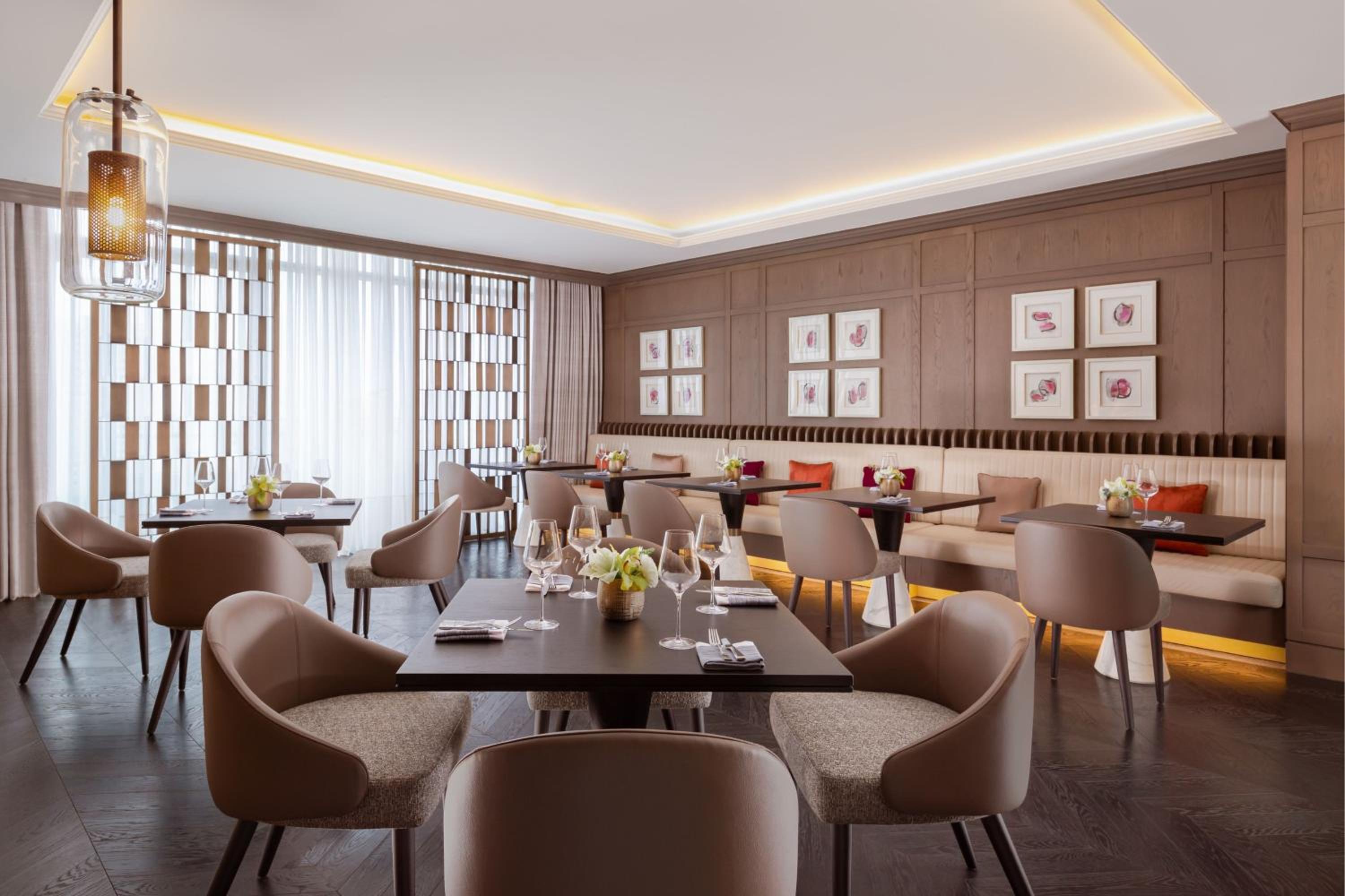 Club Guest Room with 1 King Bed