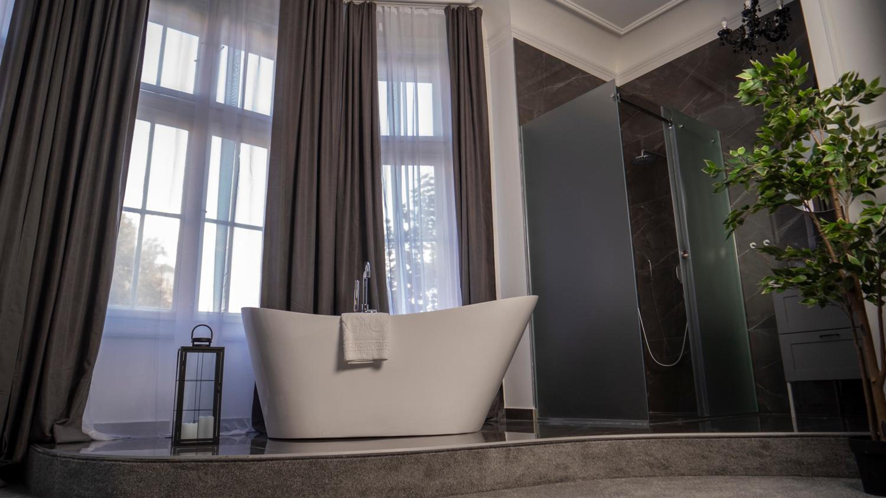 Deluxe Suite with City View