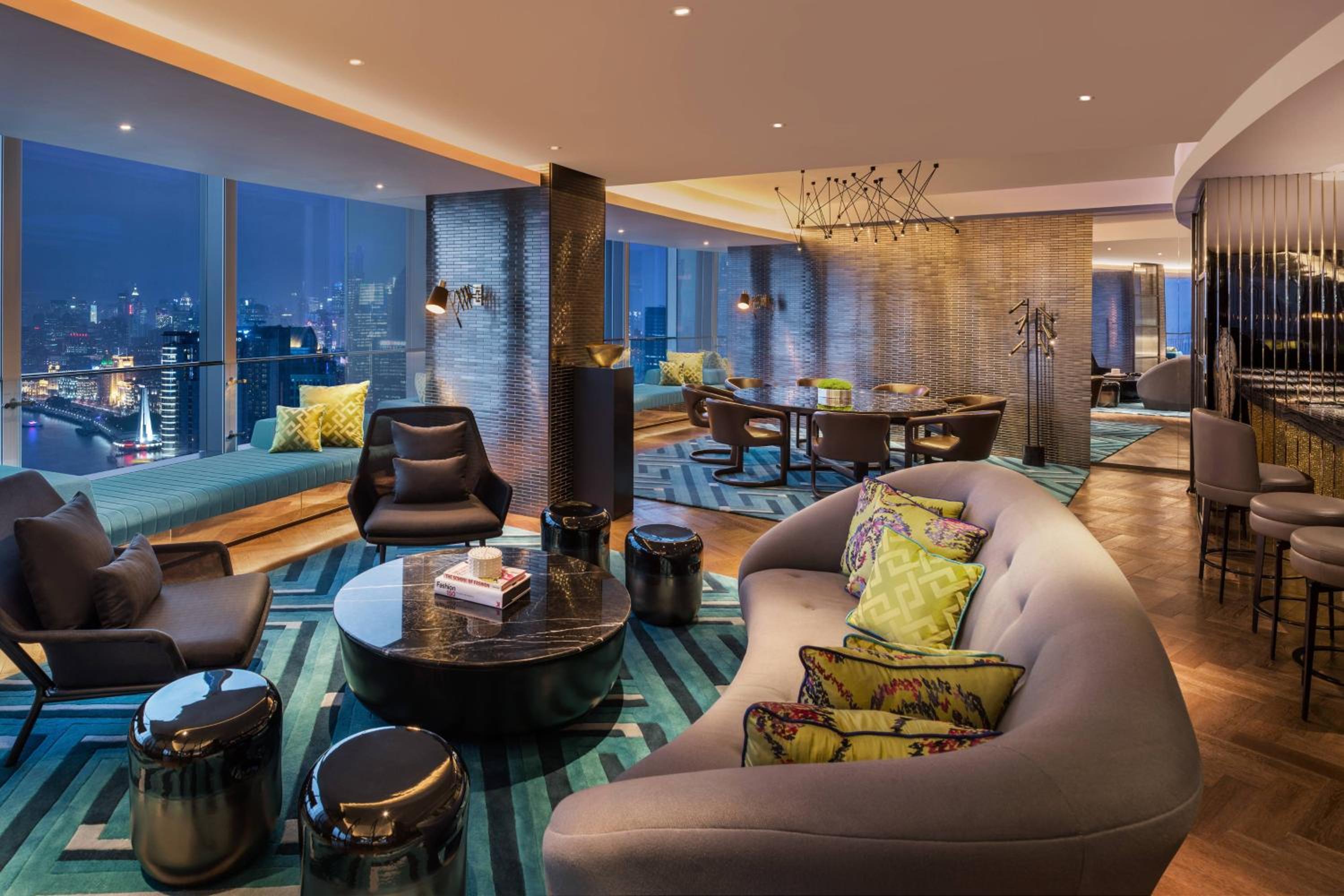 One-Bedroom King Suite with Pearl Tower View