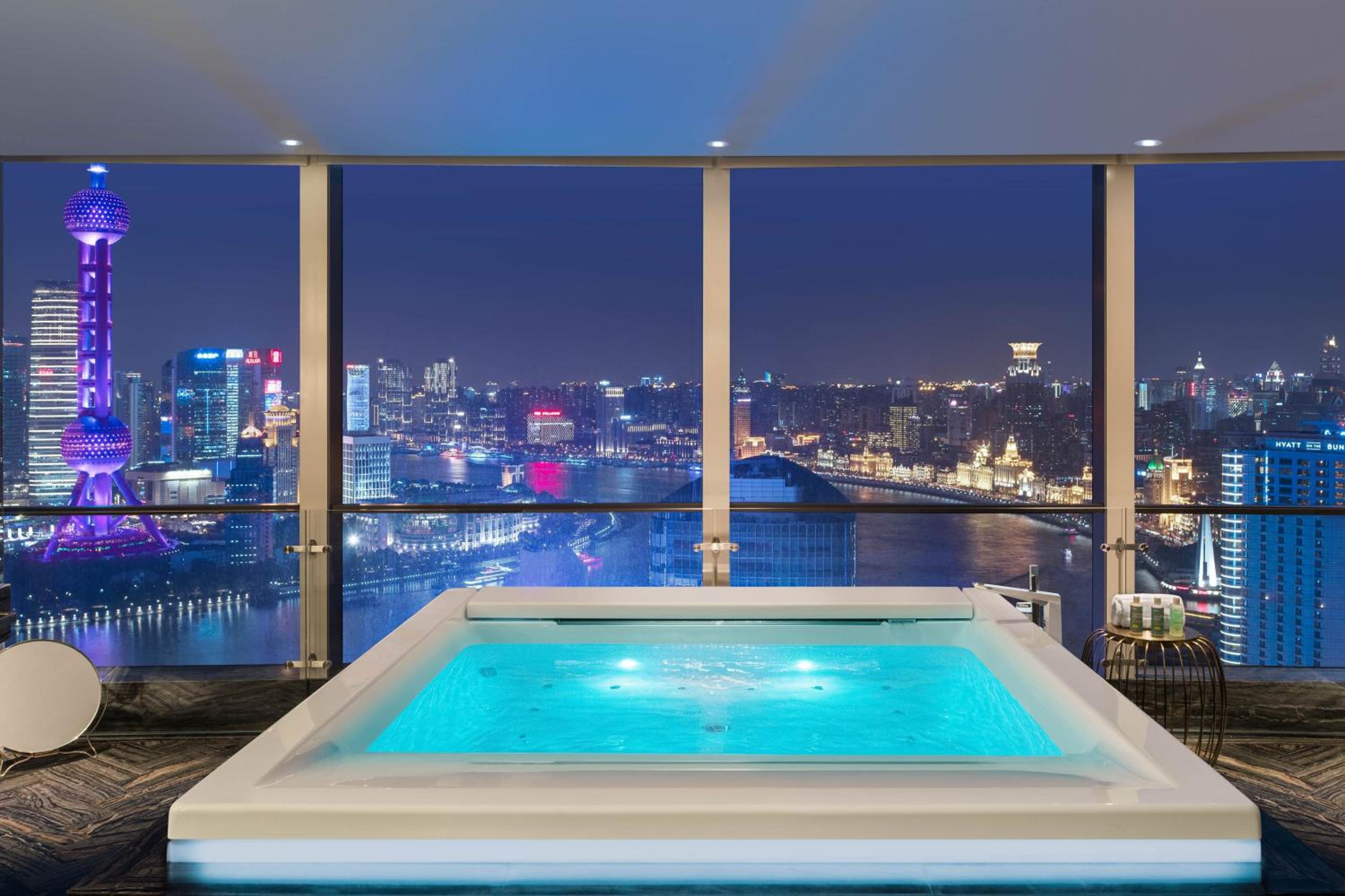 One-Bedroom King Suite with Whirlpool