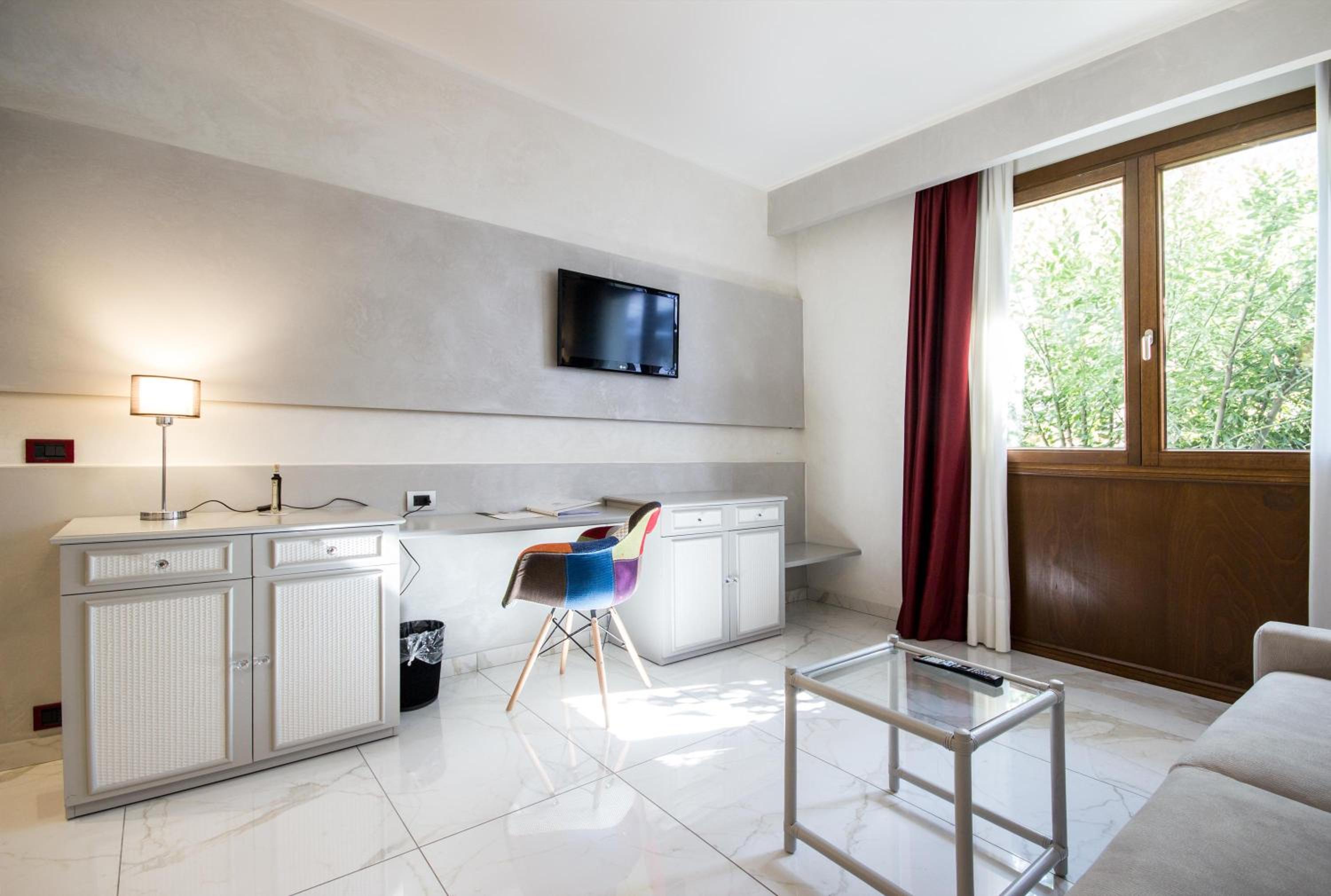 Queen Suite with Sofa Bed - Non-Smoking