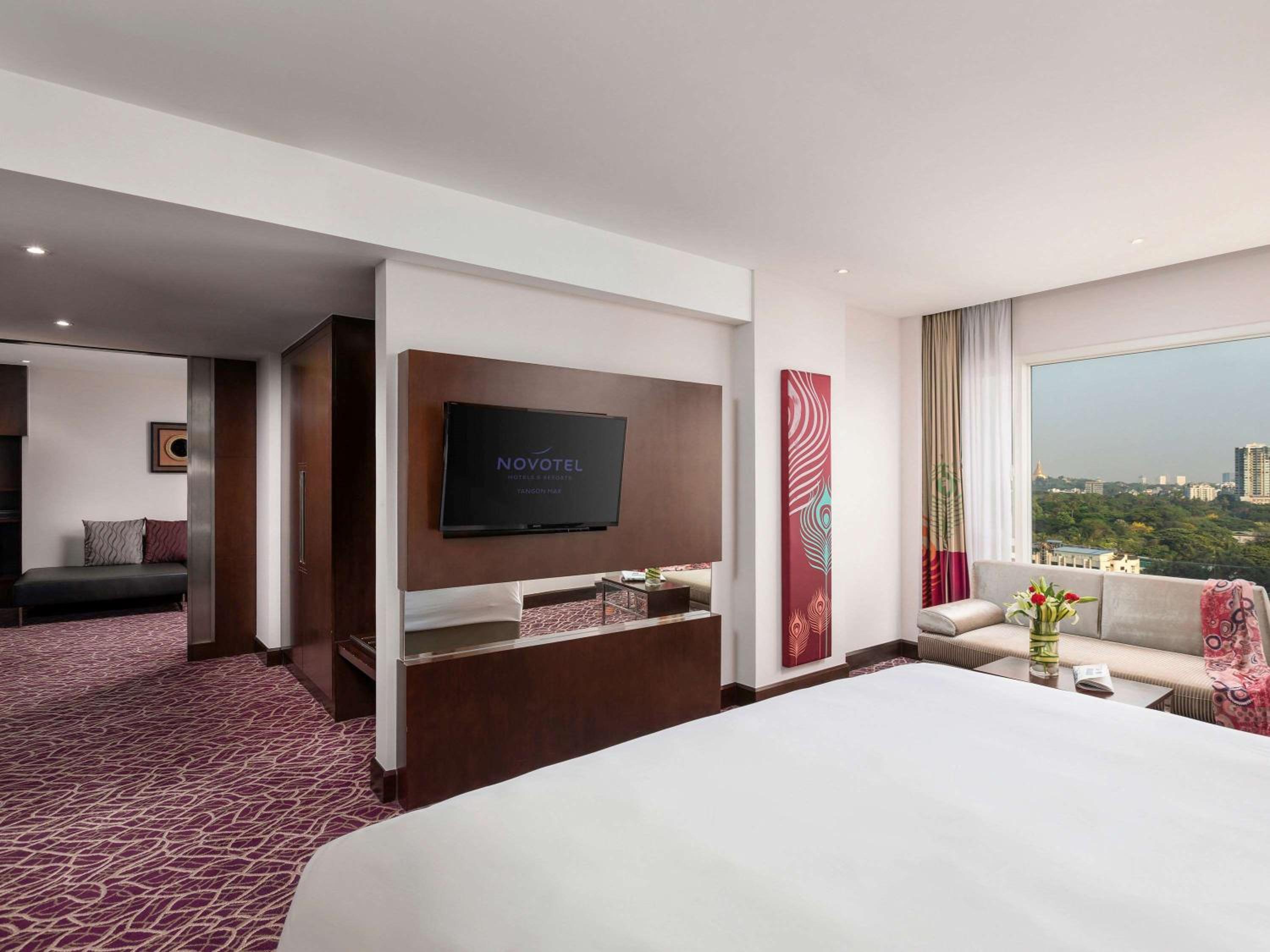 Executive Luxury Suite with Bathtub