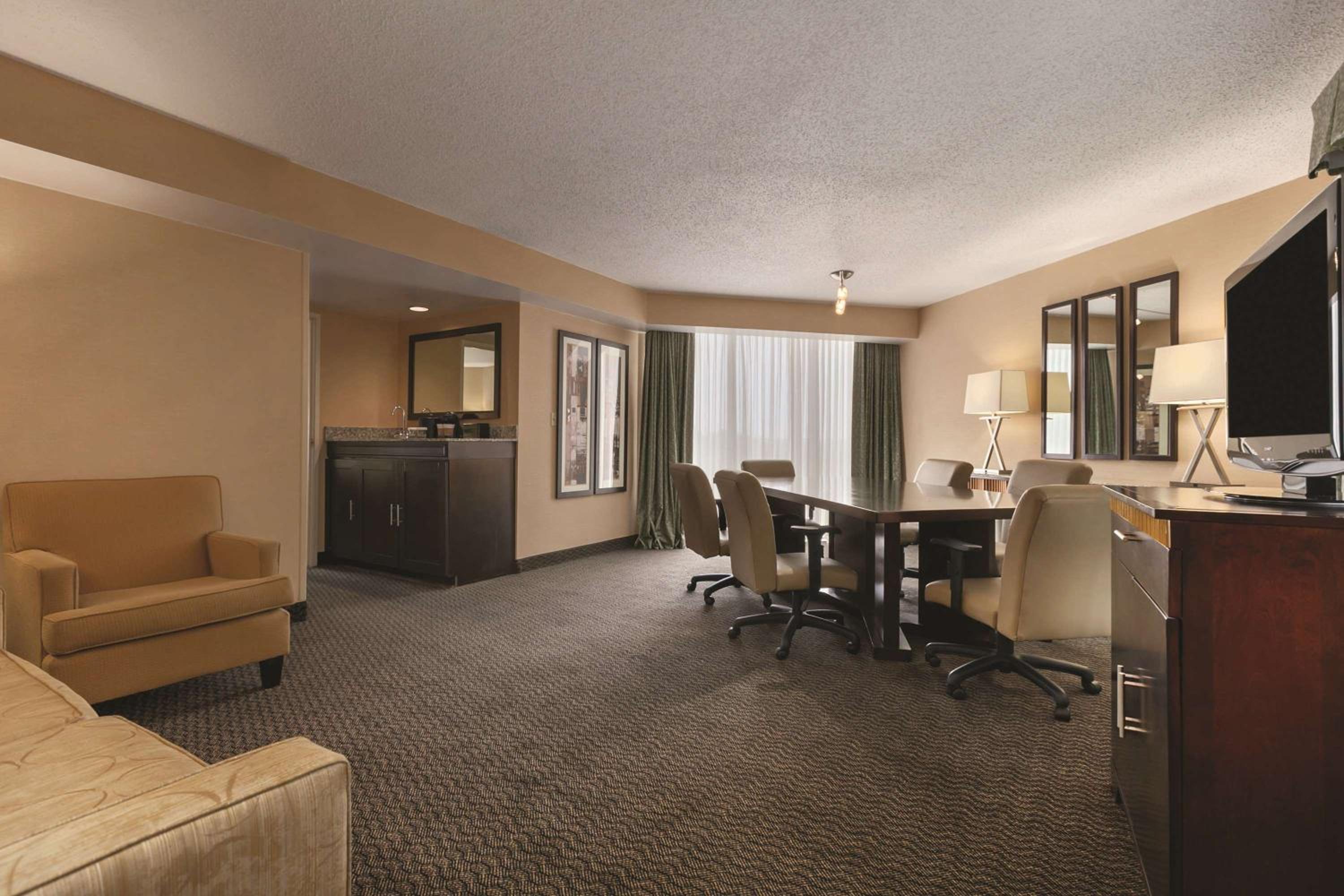 Executive King Suite - Non-Smoking