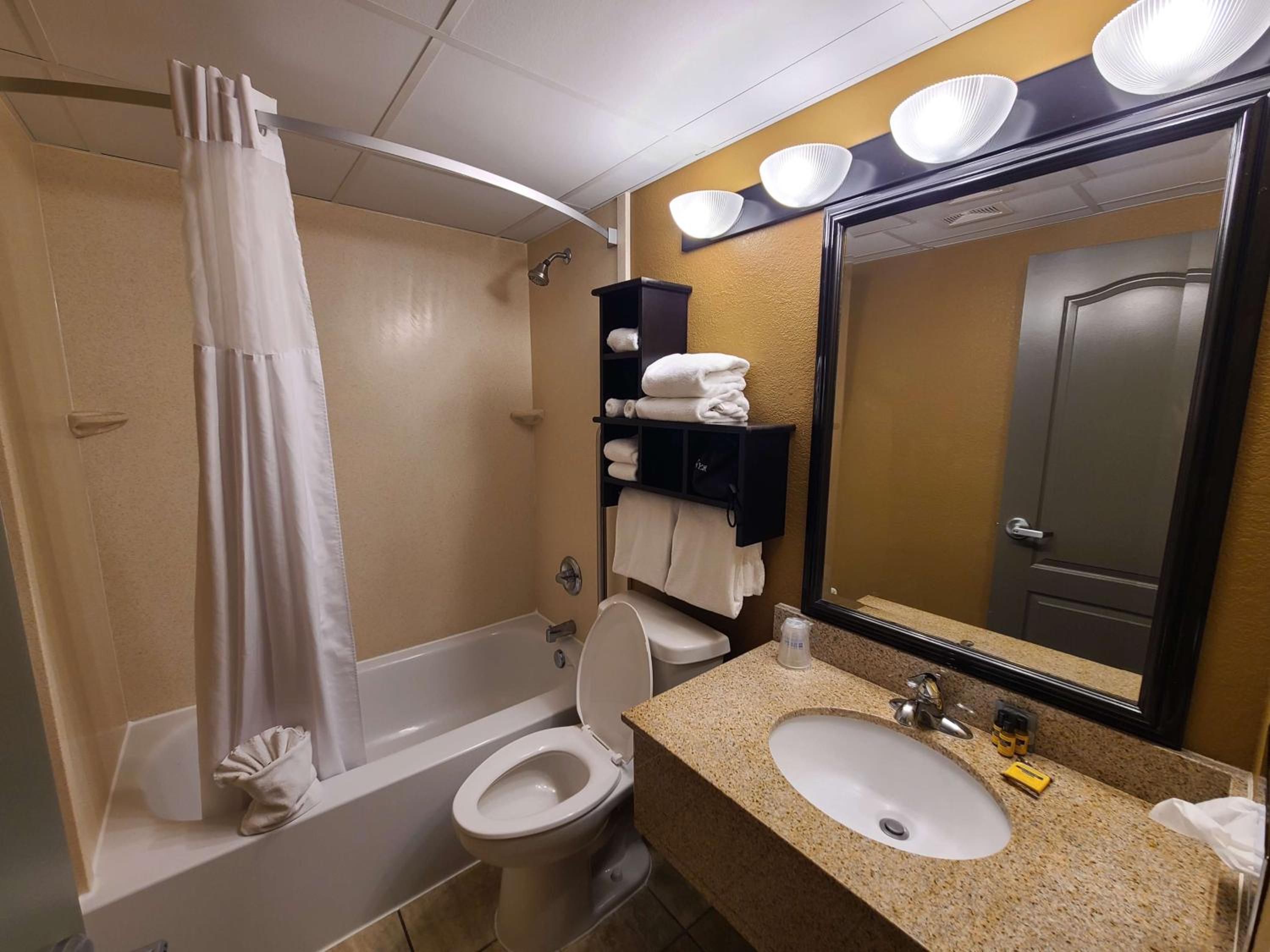 Queen Suite with Two Queen Beds - Smoking