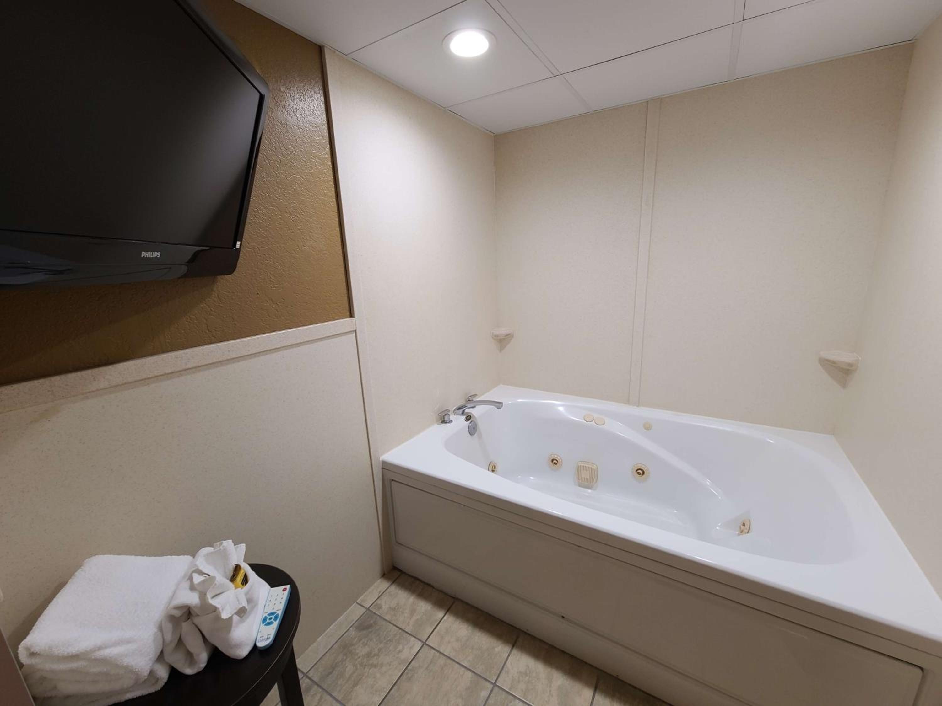 Queen Suite with Two Queen Beds - Smoking