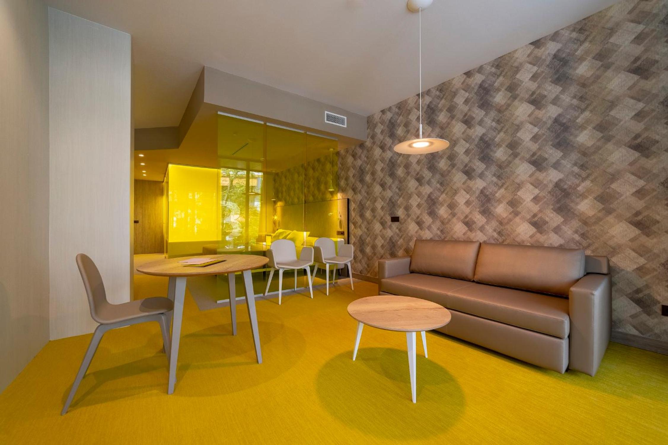 Deluxe Suite with Spa Bath