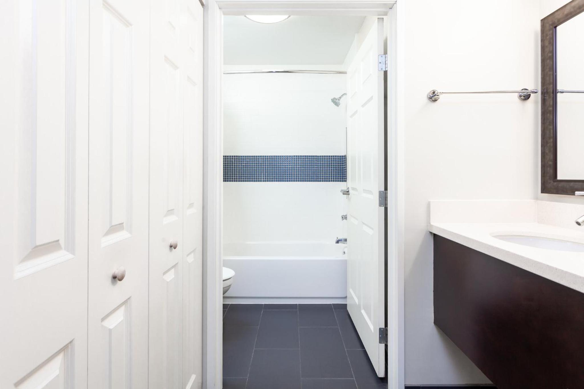 Feature Suite - Non-Smoking