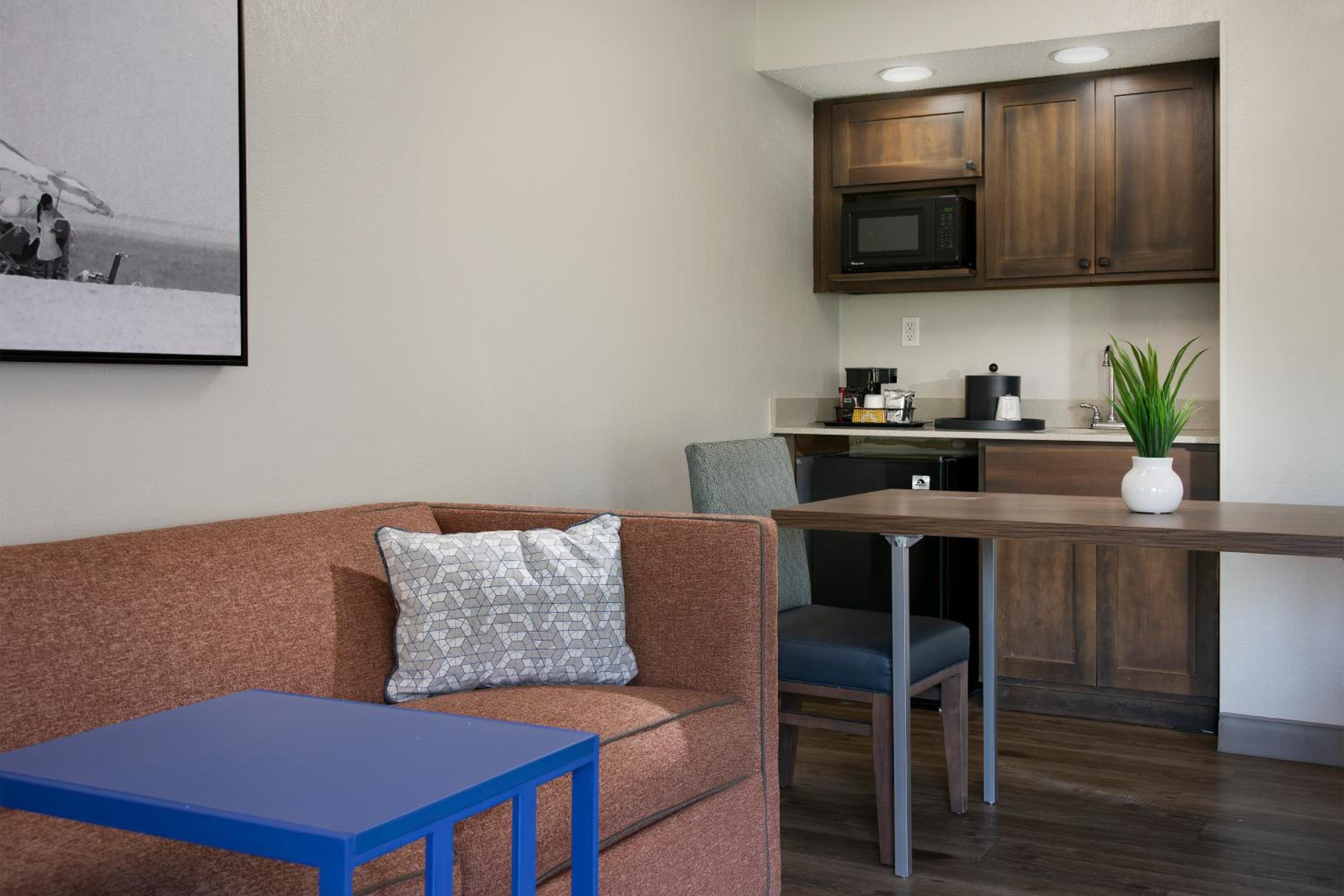 Junior King Suite with Sofa Bed - Non-Smoking