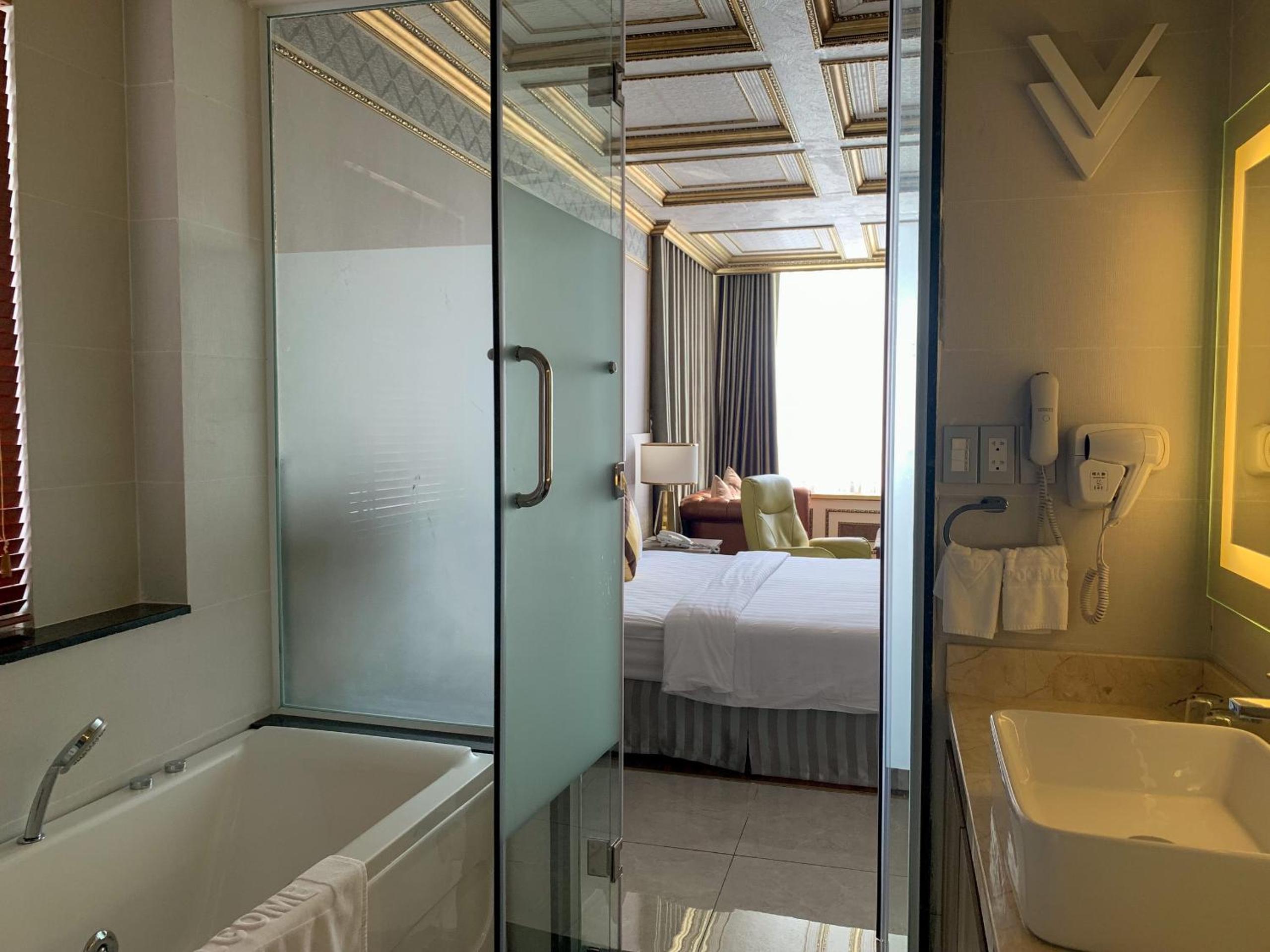 Executive Suite City view