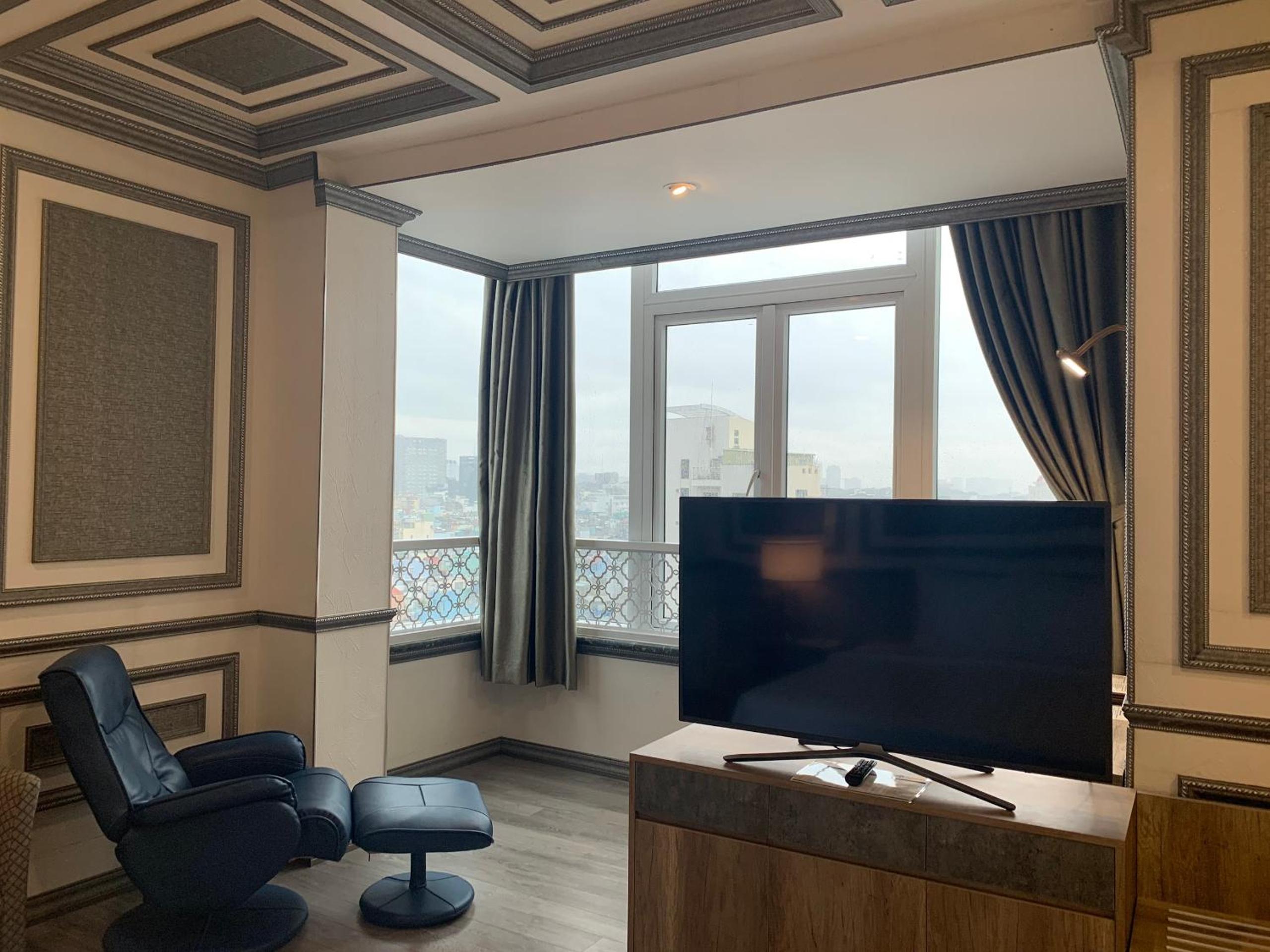 Executive Suite City view