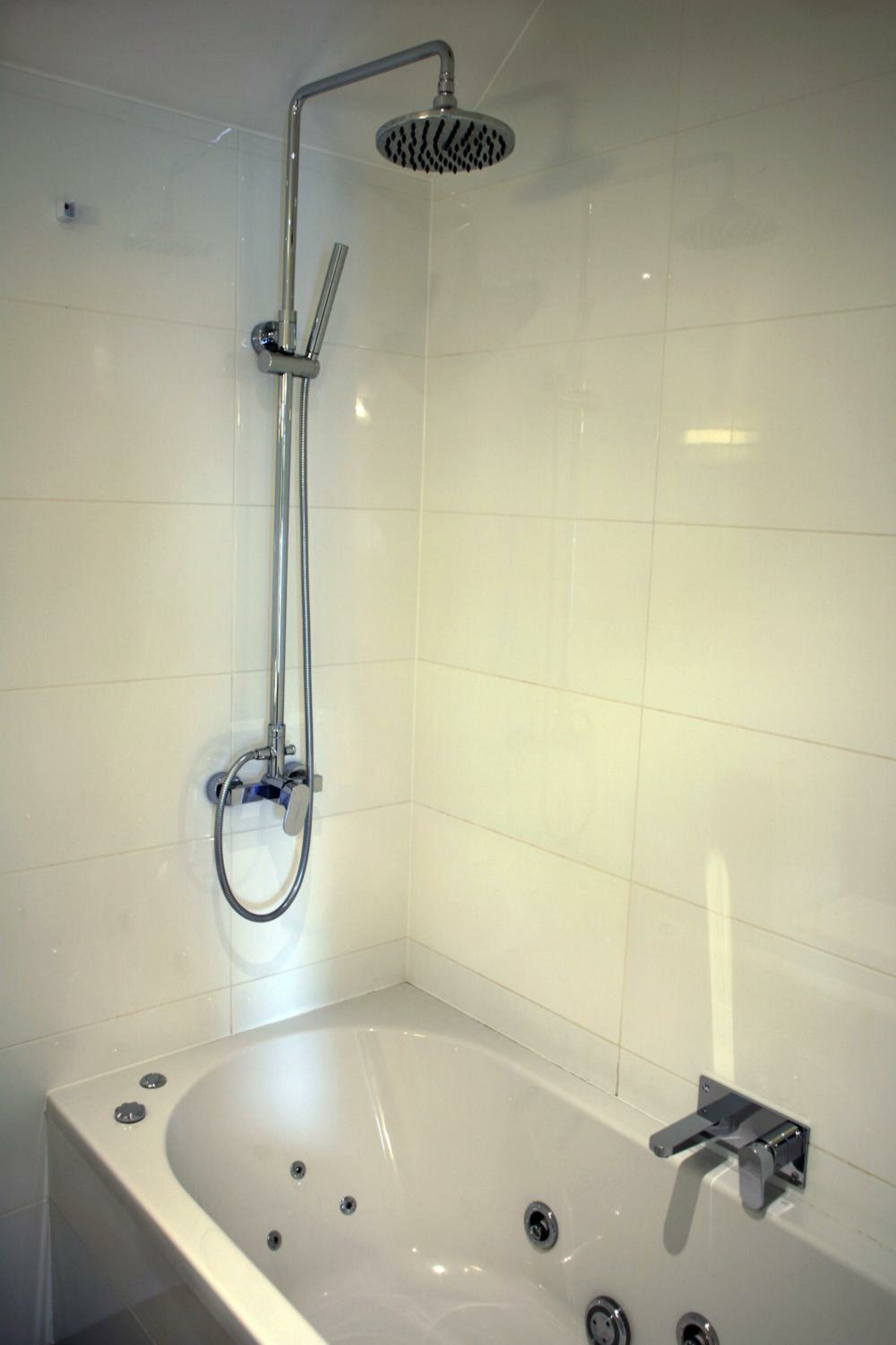 One-Bedroom King Suite with Spa Bath
