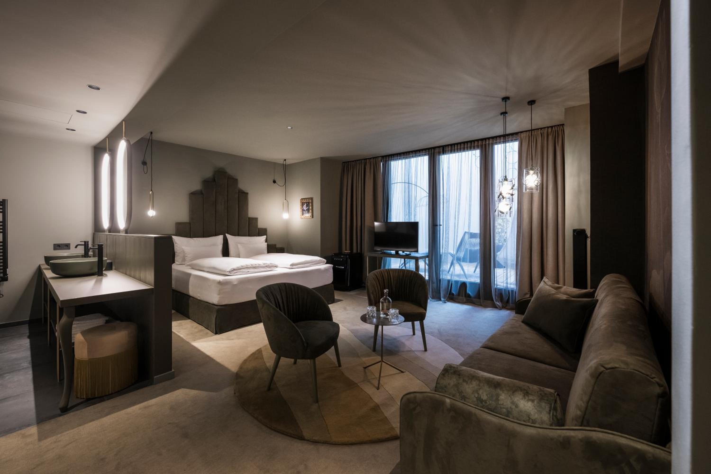 Super Patio Suite 