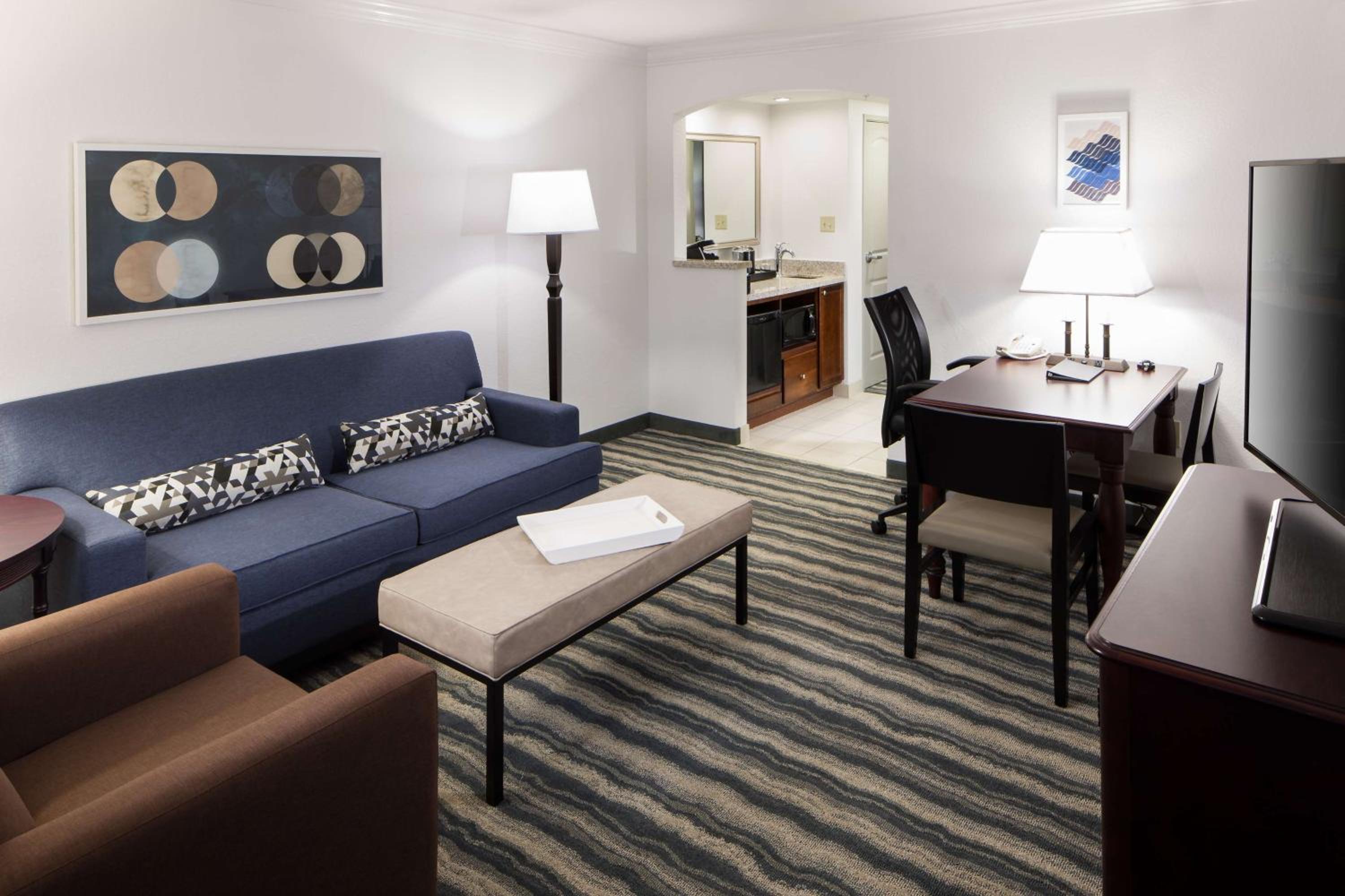 Premium King Suite - Non-Smoking