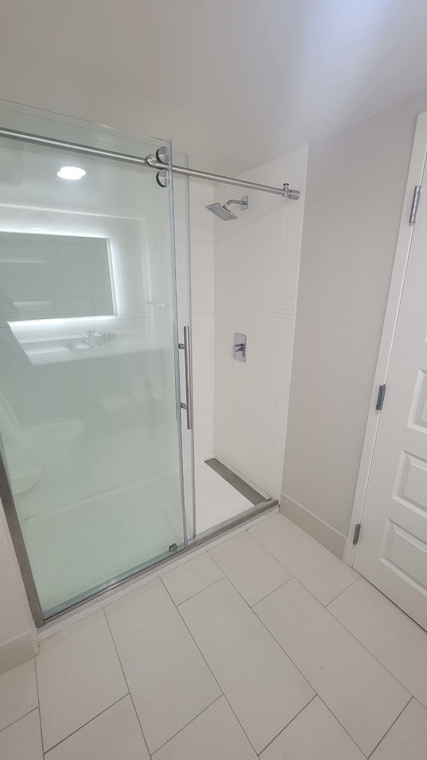 King Suite - Non-Smoking