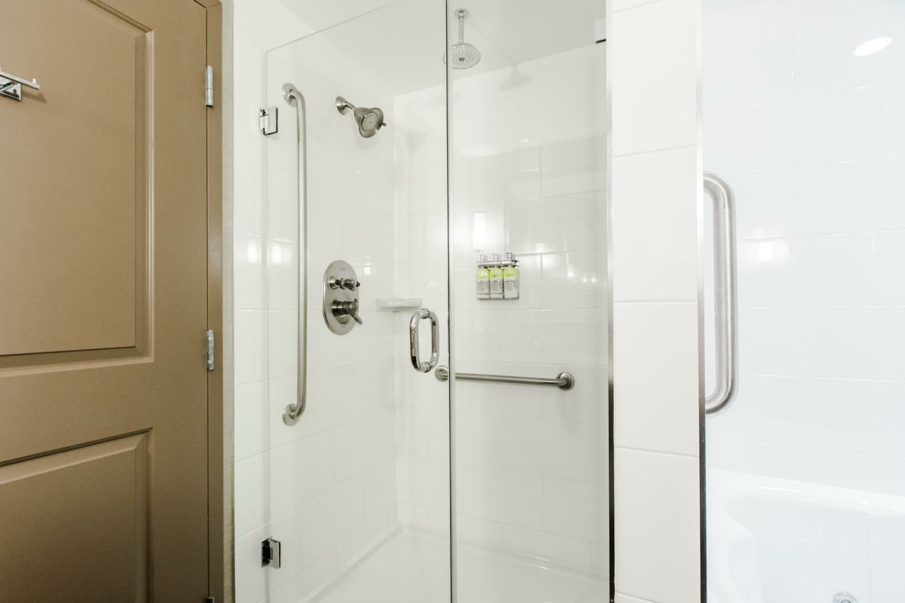 King Suite with Jacuzzi Tub 