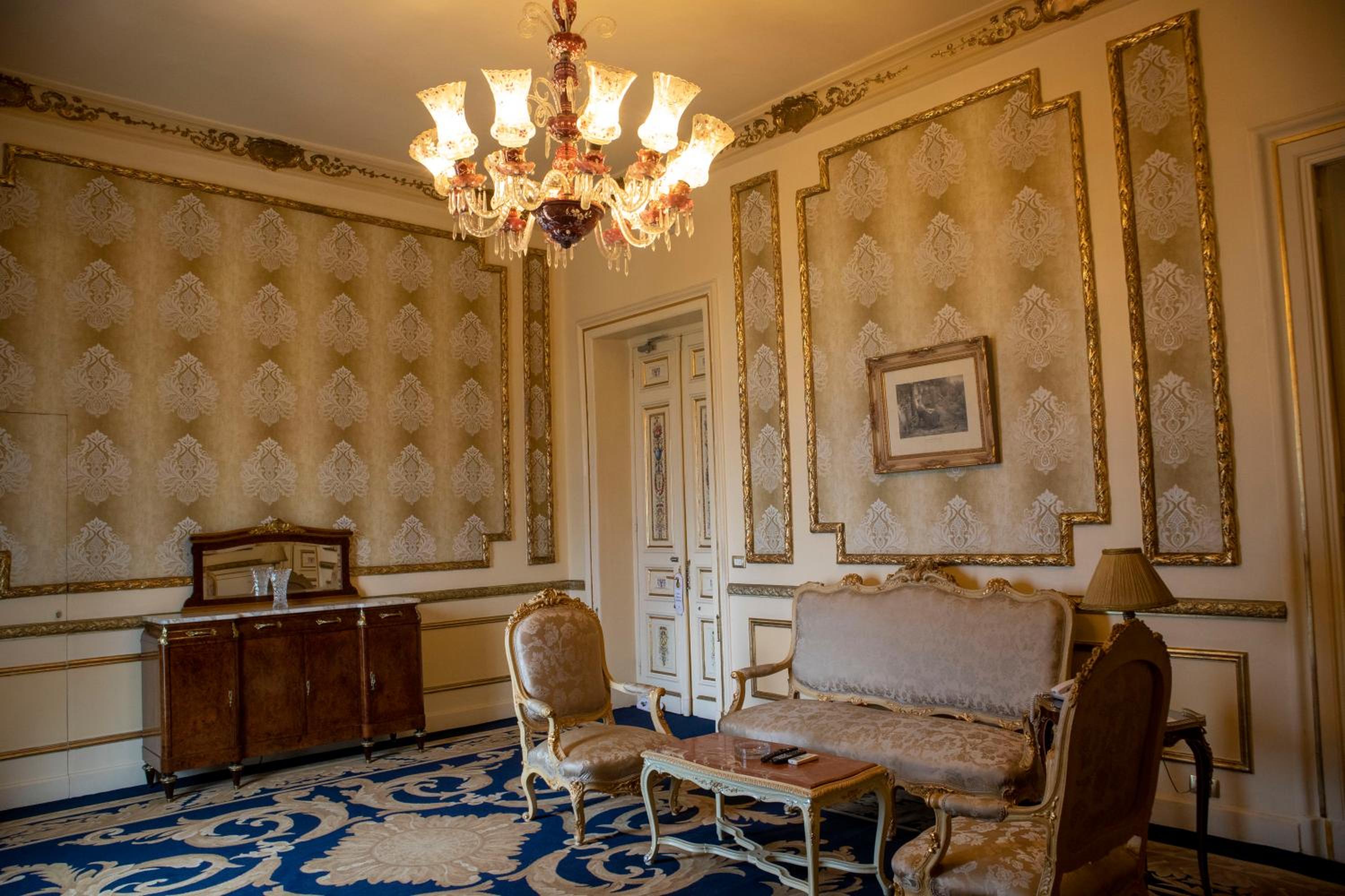 Golden Royal Suite Sea View With Light Dinner