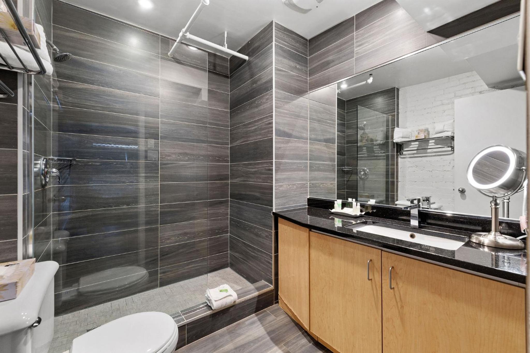 Regular Room / Kitchenette / Animals Not Permitted