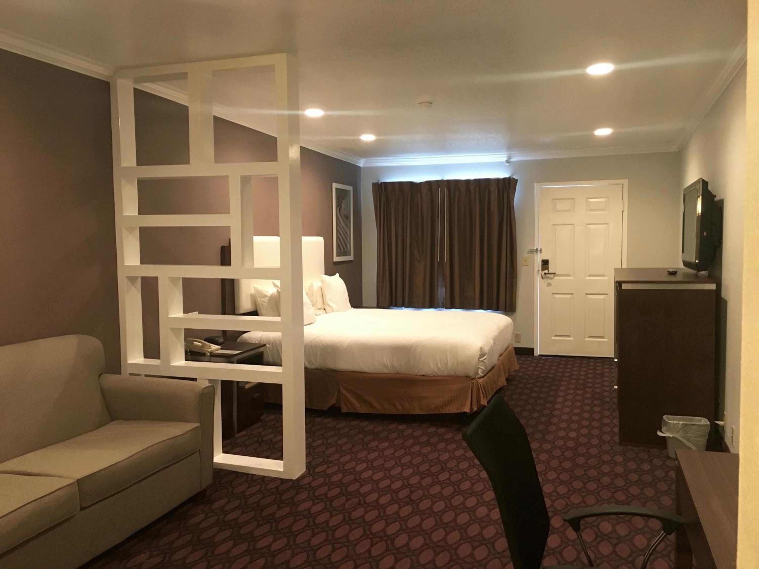 King Studio with Sofa Bed