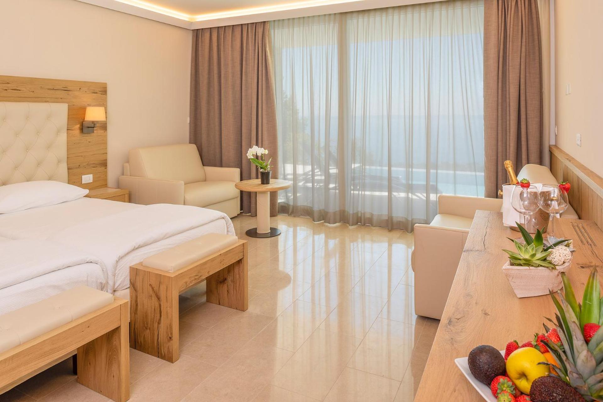 Suite with Infinity Pool