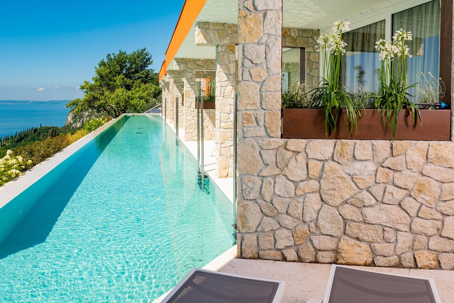 Suite with Infinity Pool