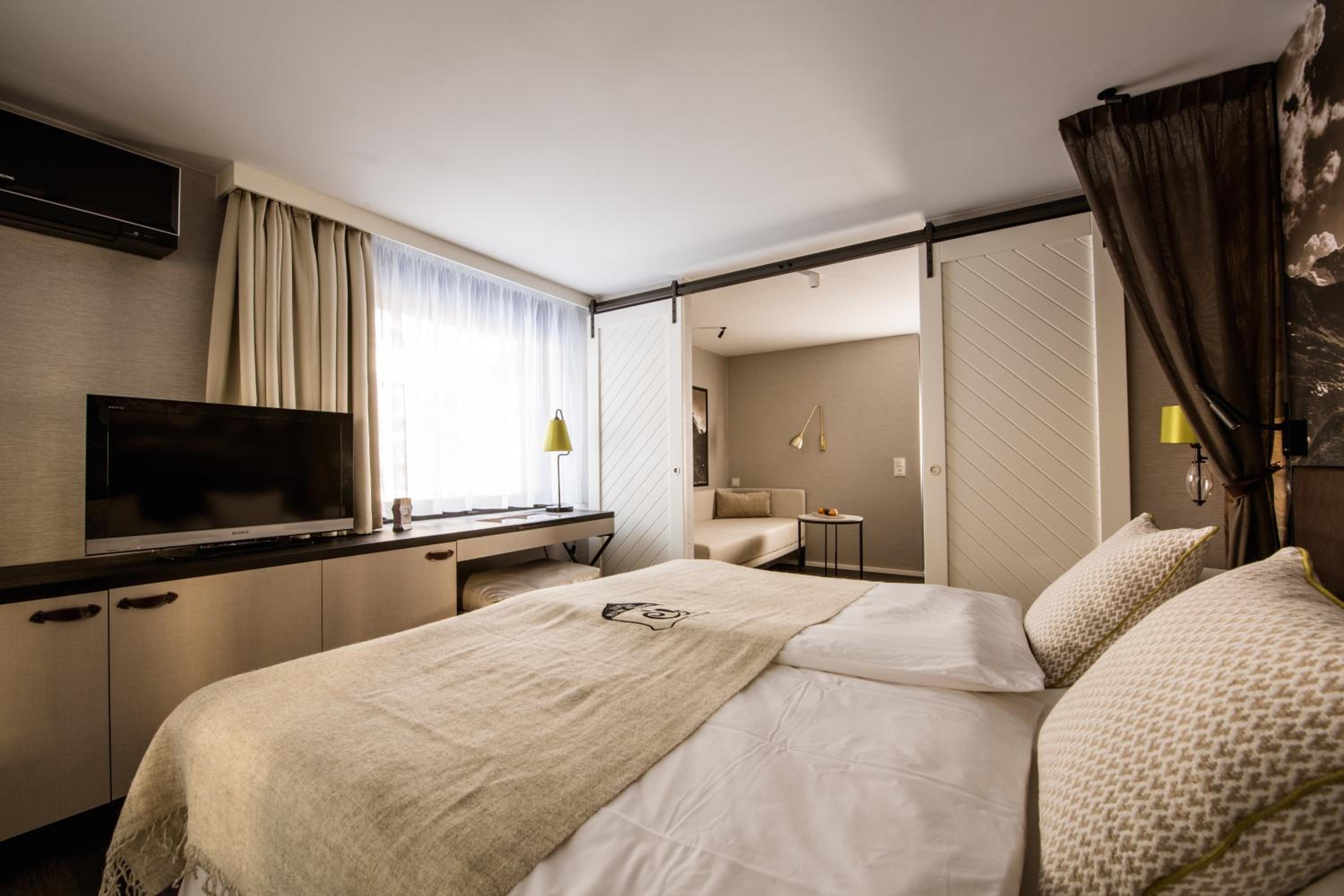 Design Superior Room (3 Adults)