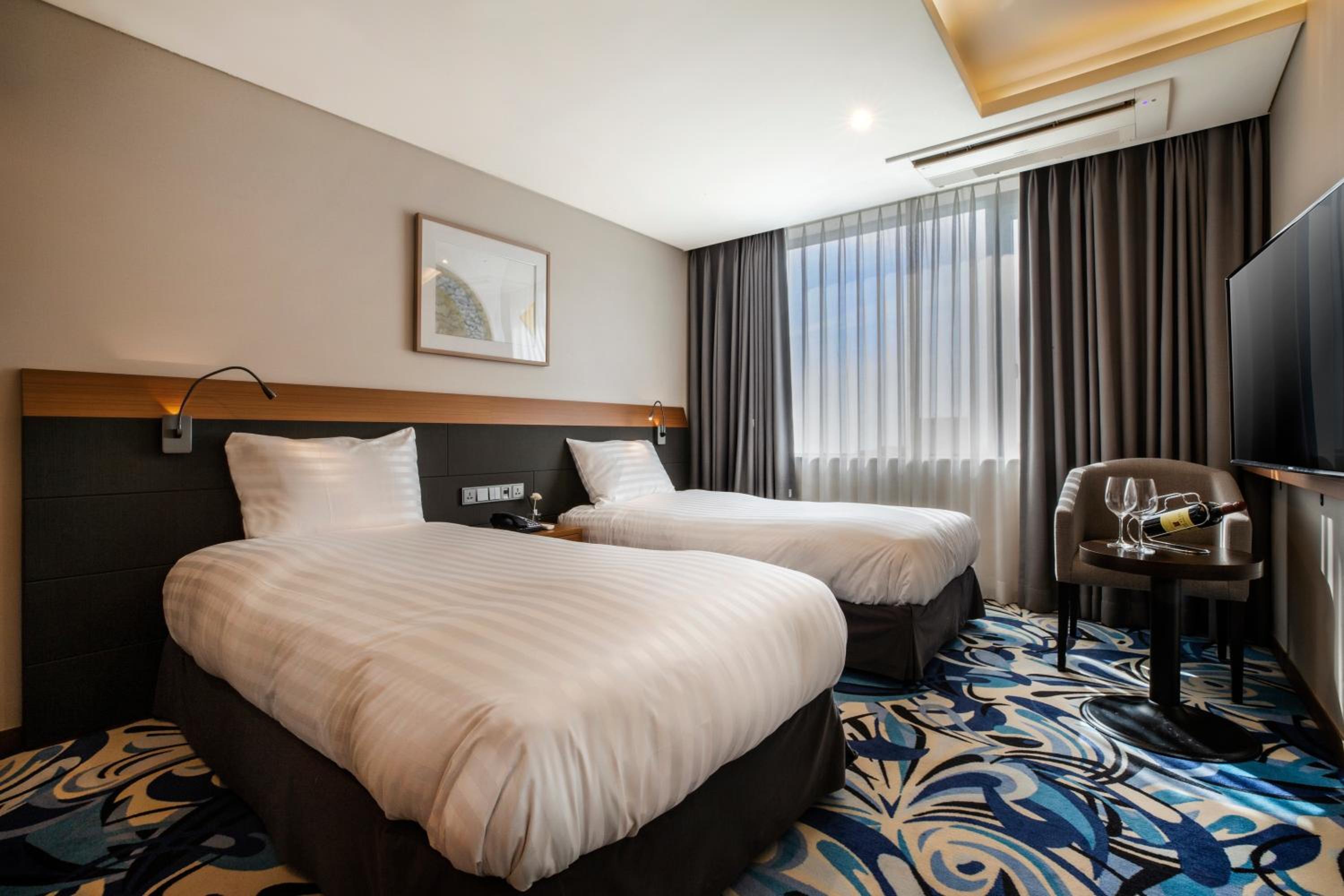 Superior Twin Room with City View