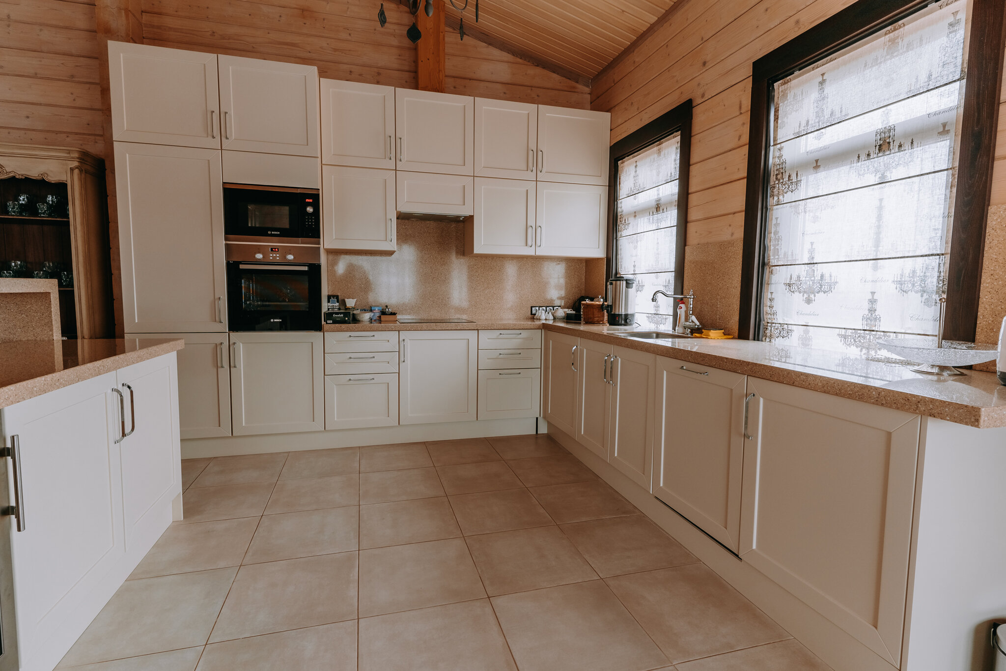 Дом у пруда