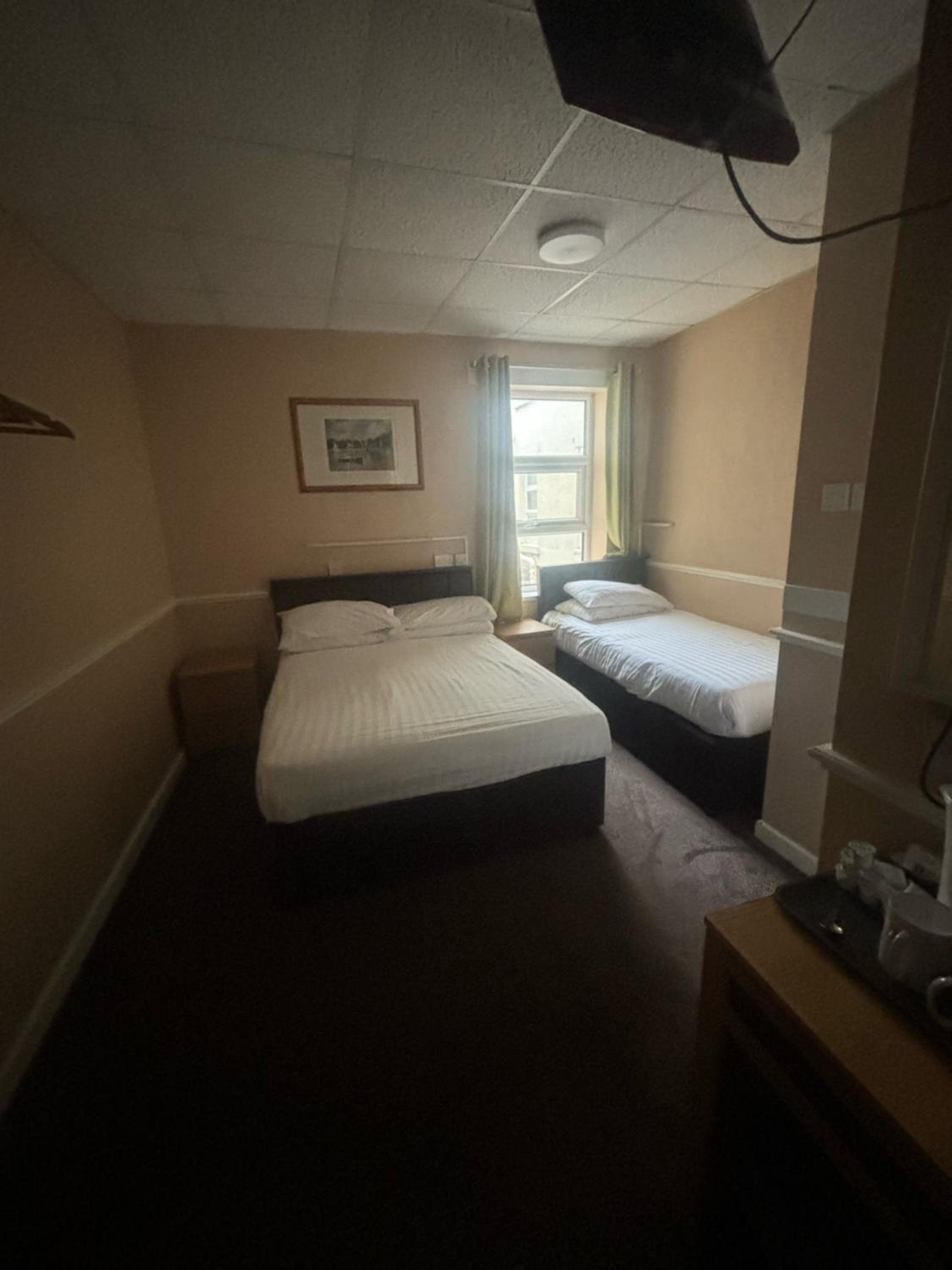 Family room (sleeps 3)