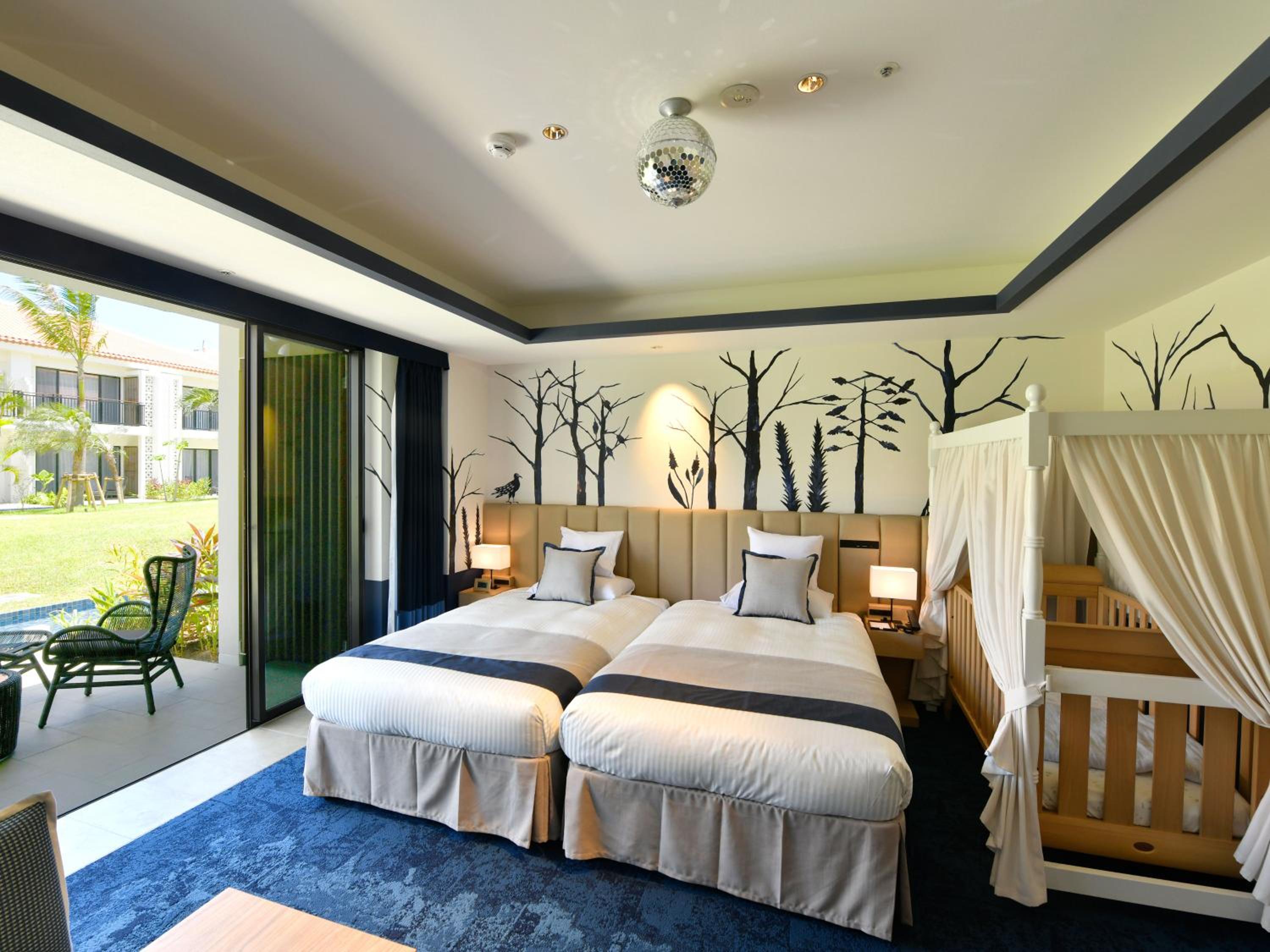 Family Room with Nature (infant)