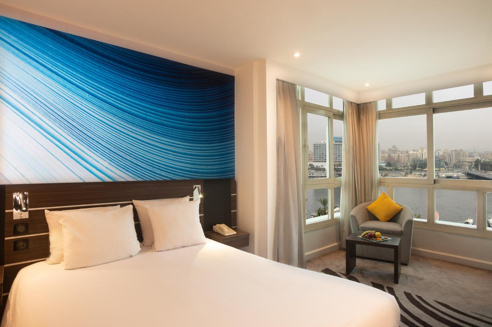 Superior Suite with One Double Bed and Sofa - River Side