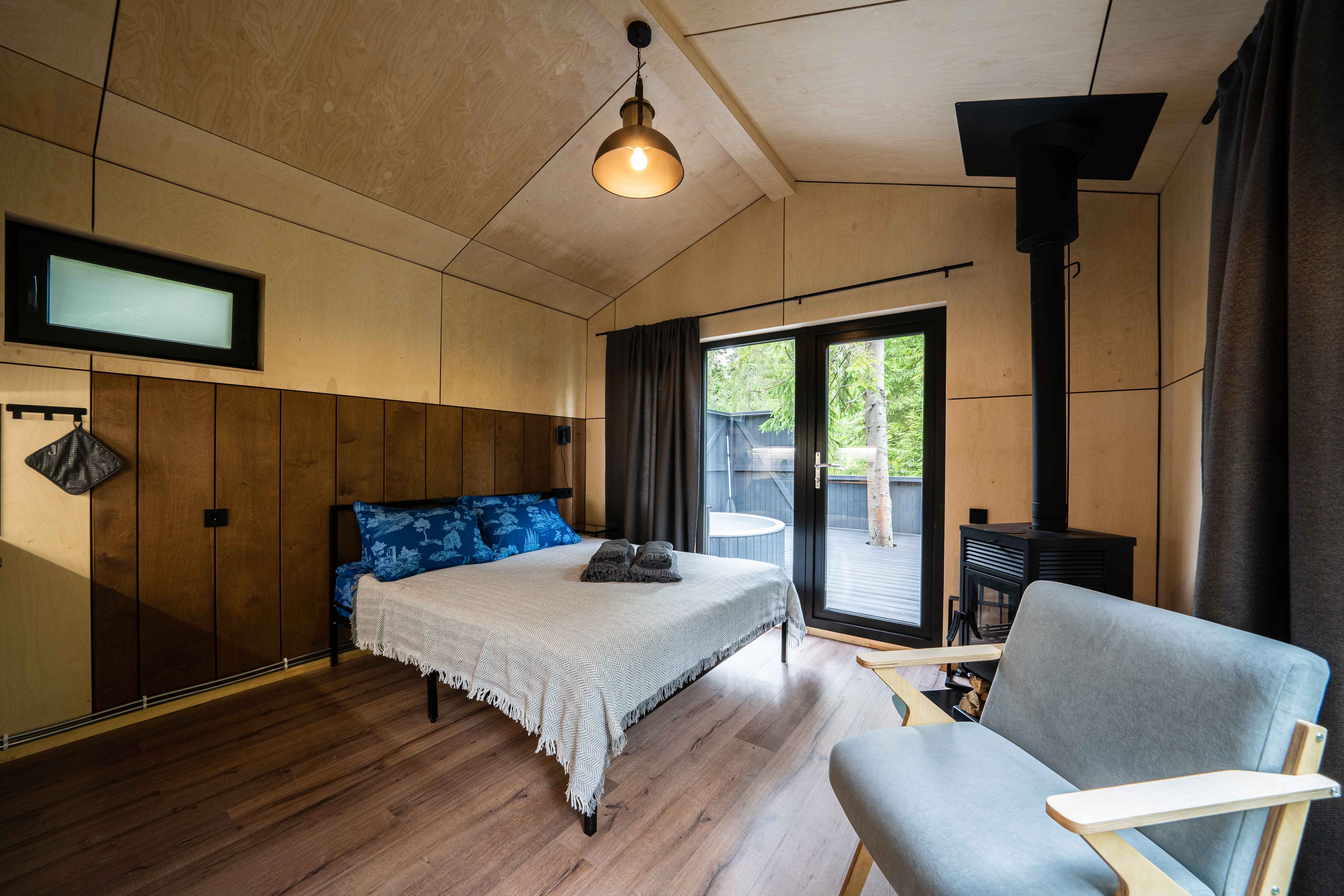 Коттедж №14 Заезд: 15:00 Выезд: 13:00