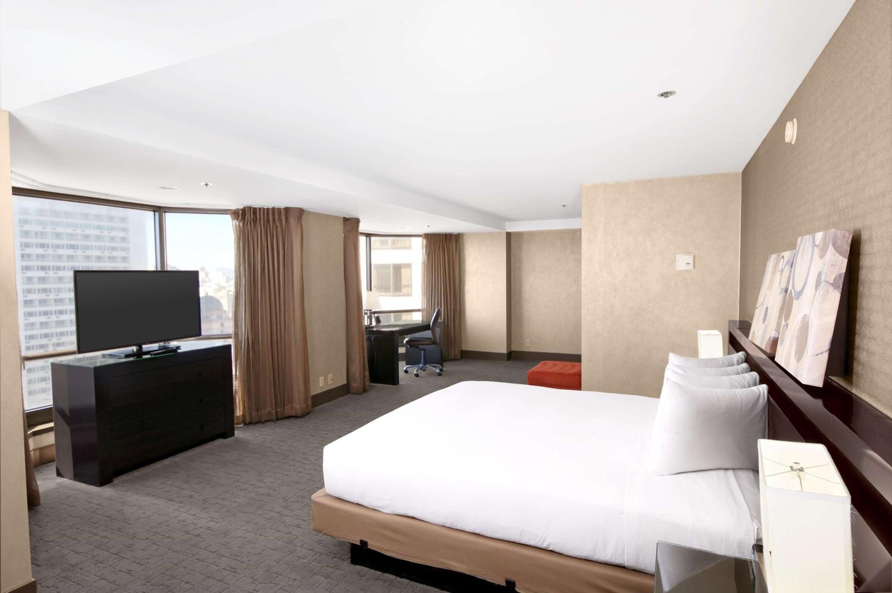 Sunset Suite - One King Bed