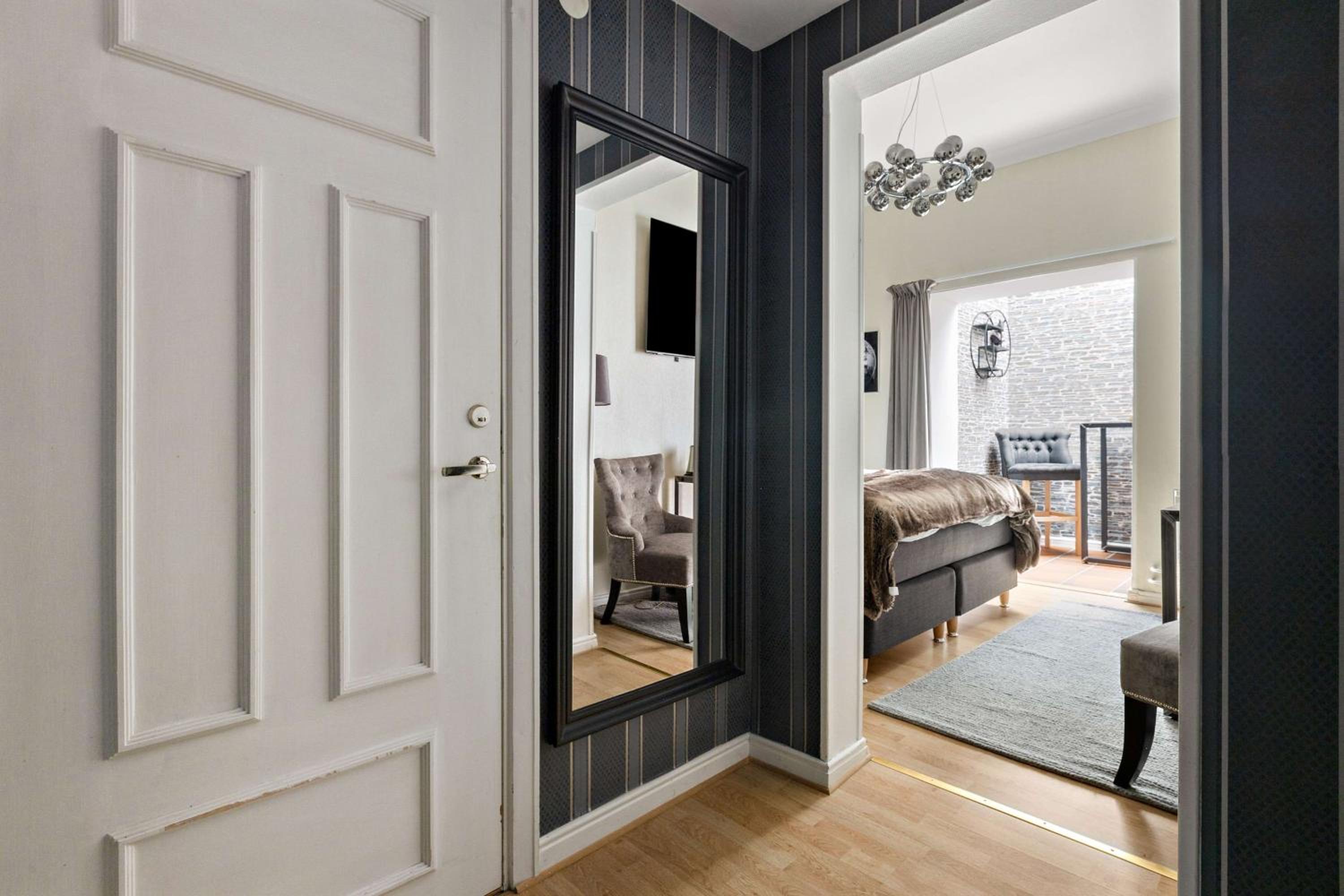 Premium King Room with Roof Window - Non-Smoking