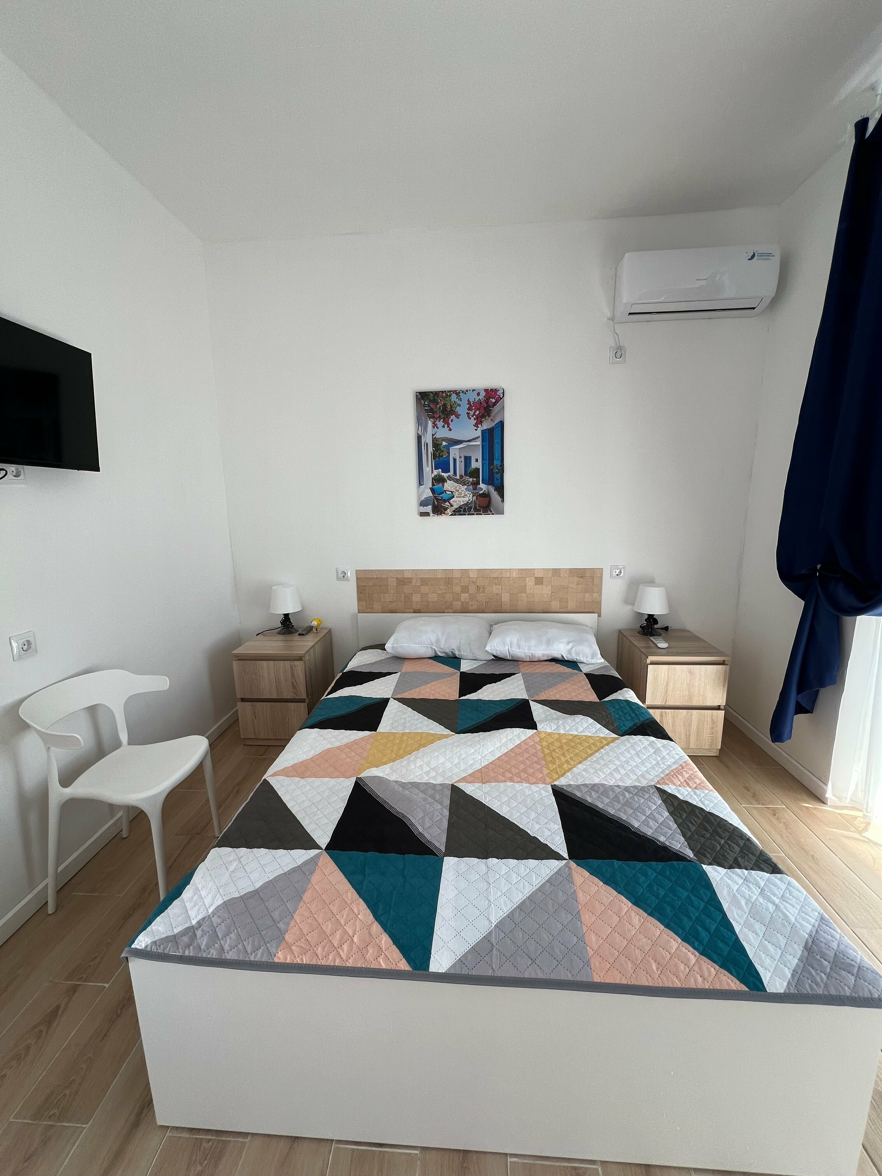 Трёхместный номер с балконом и видом на горы