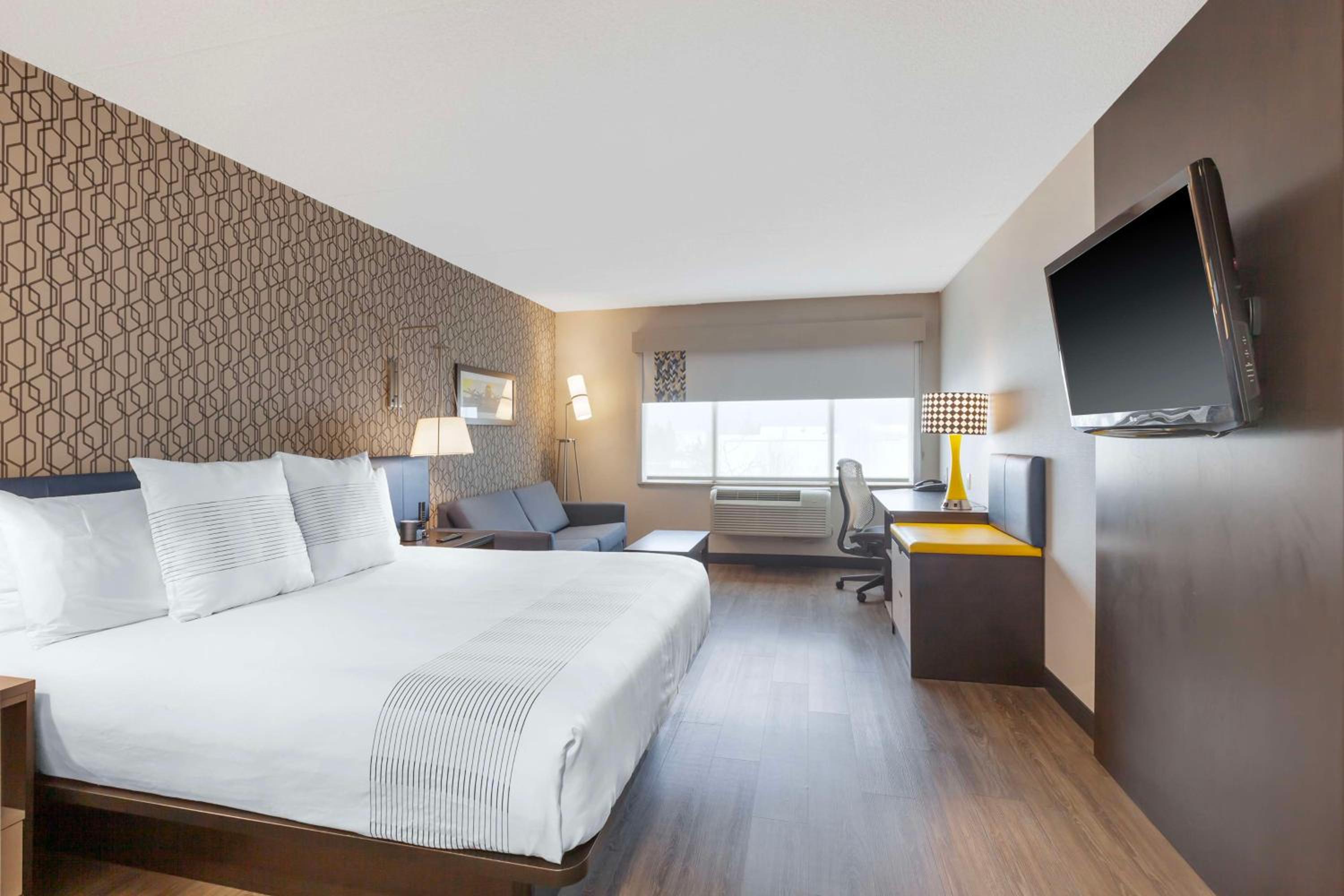 King Room with Sofa Bed