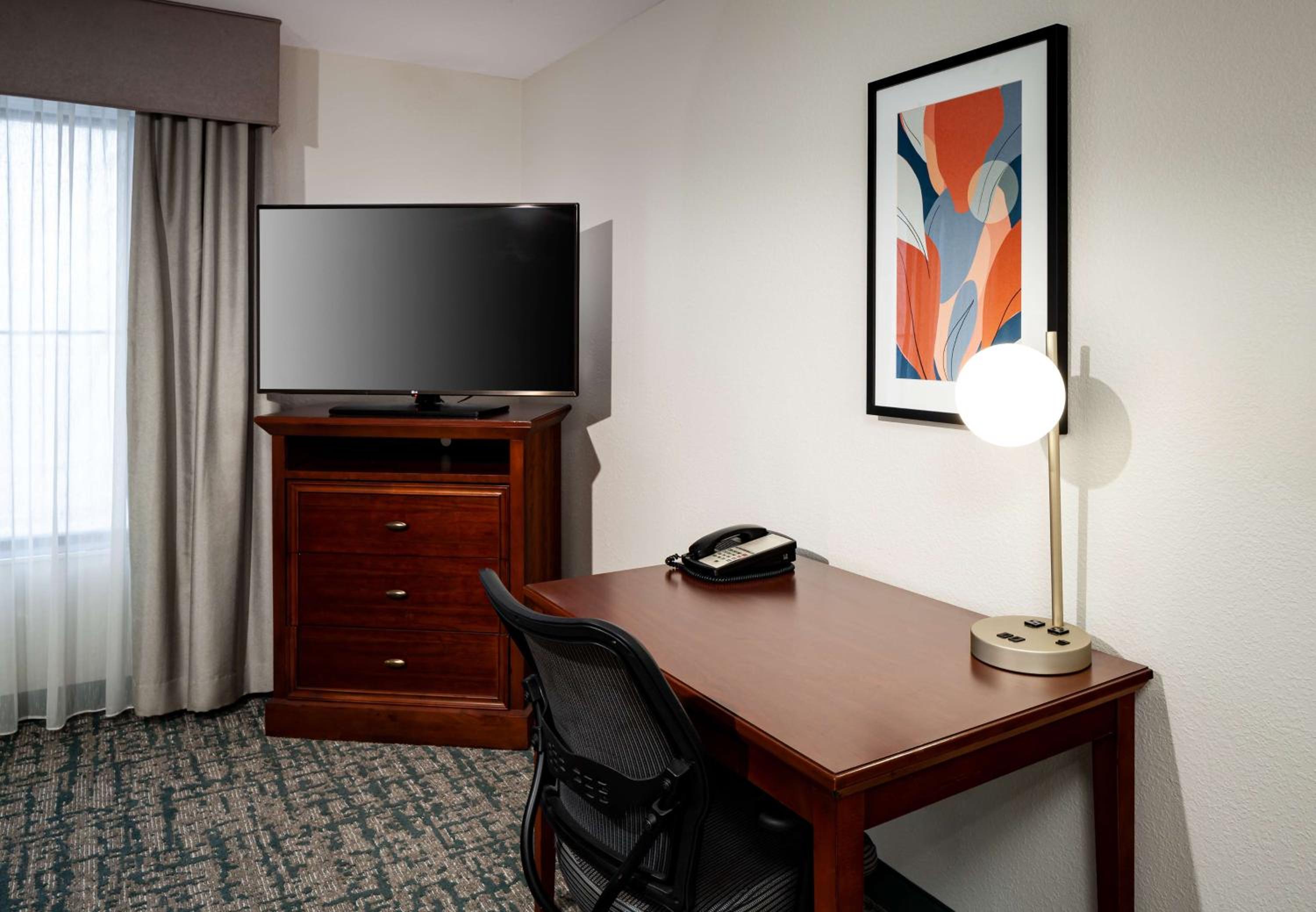 King Suite - Mobility Access/Non-Smoking
