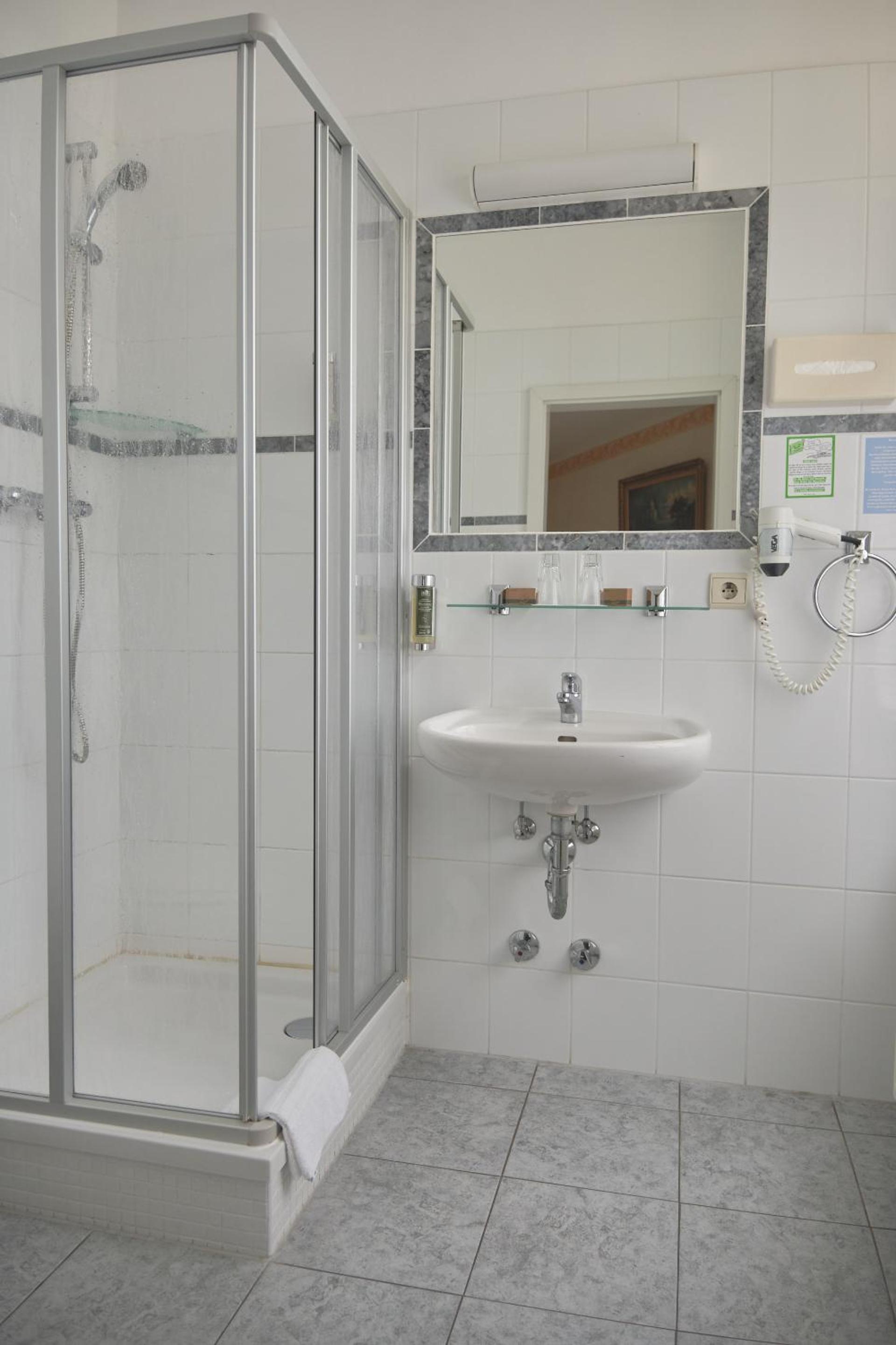 Twin Room in quiet location