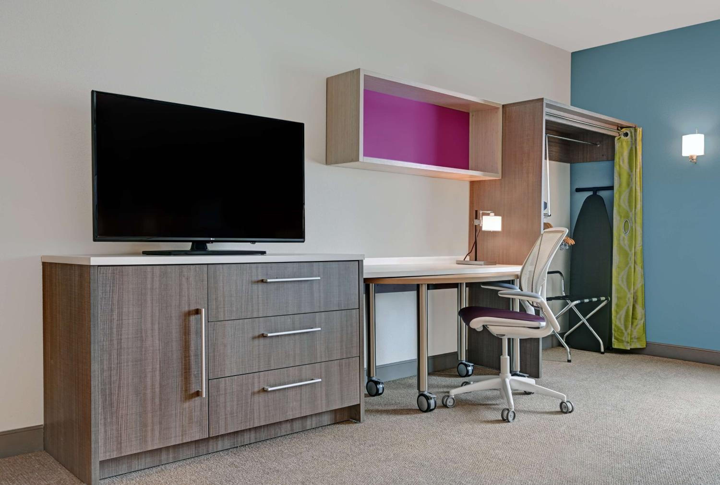 King Studio Suite - Mobility Access/Non-Smoking