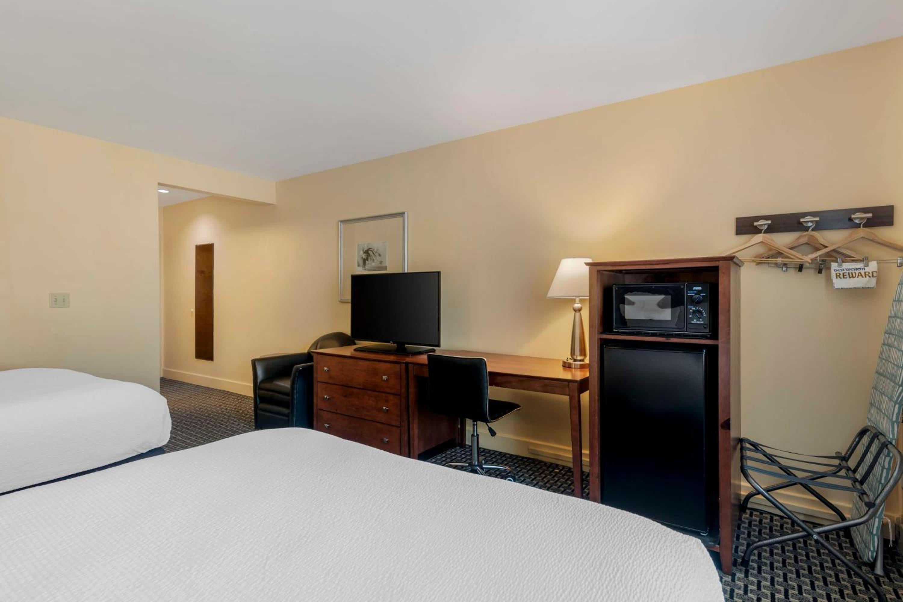 Queen Room with Two Queen Beds - Non-Smoking