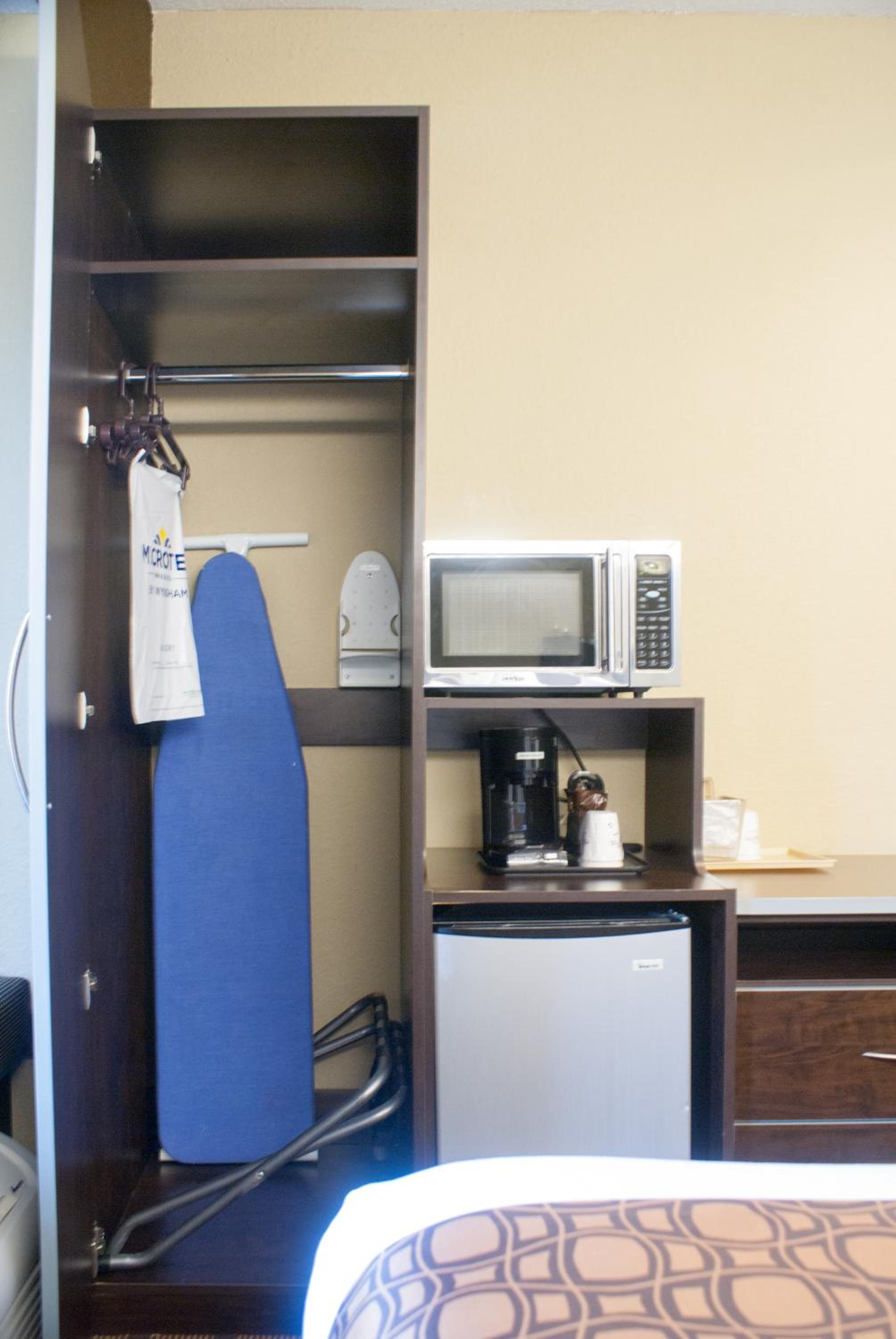 1 Queen Bed, Studio Suite, Non-Smoking 
