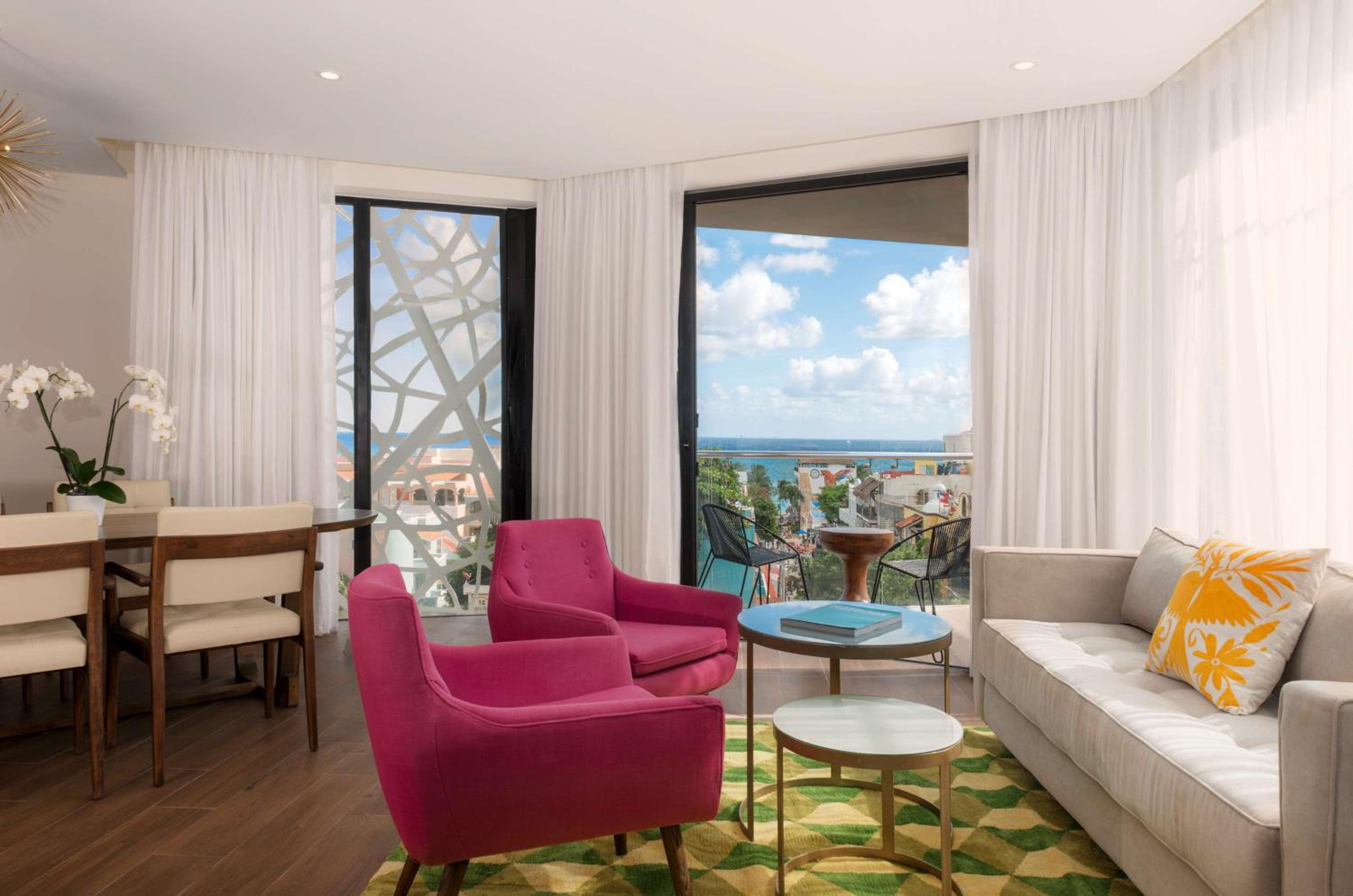 Two-Bedroom Suite with King Bed and Two Queen Beds